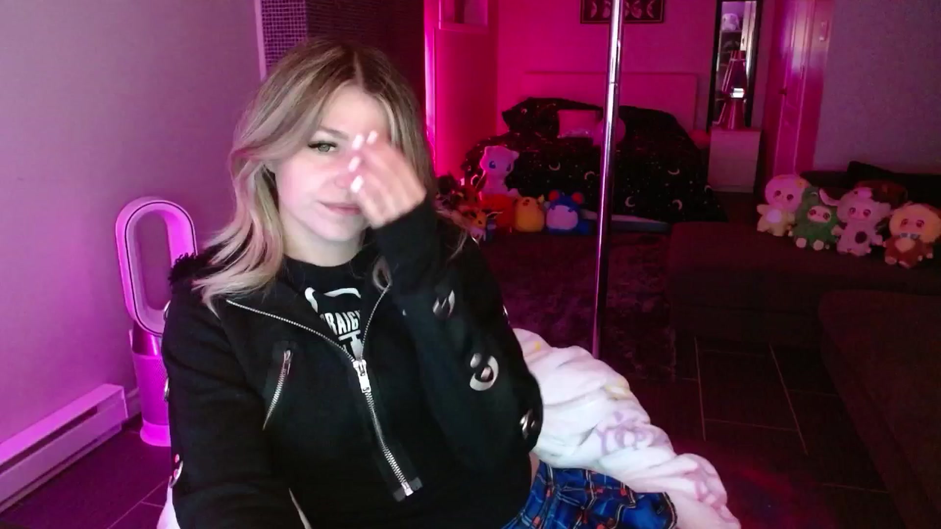 Gallery image thumbnail from Serafina's myfreecams stream on, 08/20/2025, 05:12 image 7 of 20