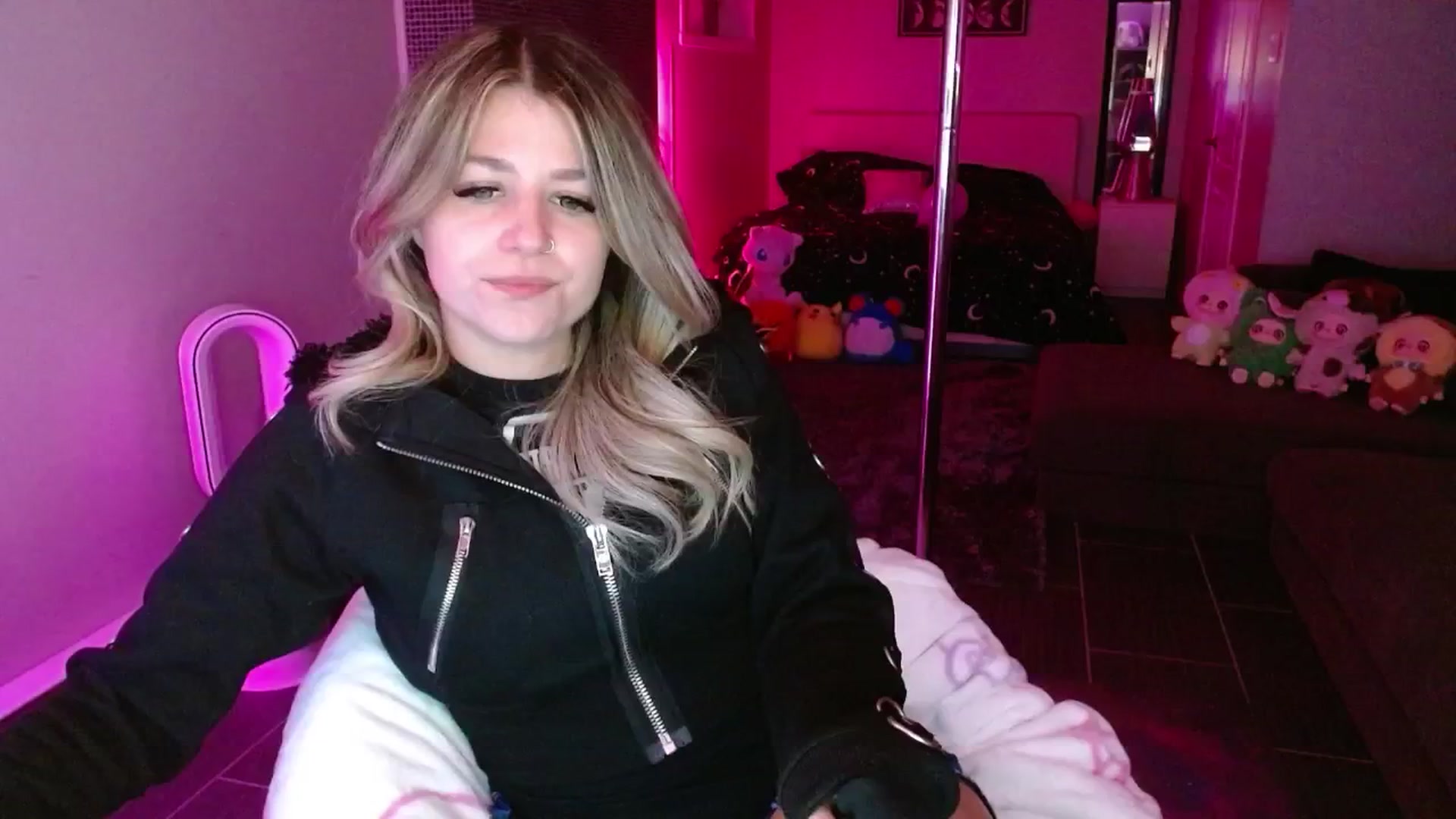 Gallery image thumbnail from Serafina's myfreecams stream on, 08/20/2025, 05:12 image 6 of 20