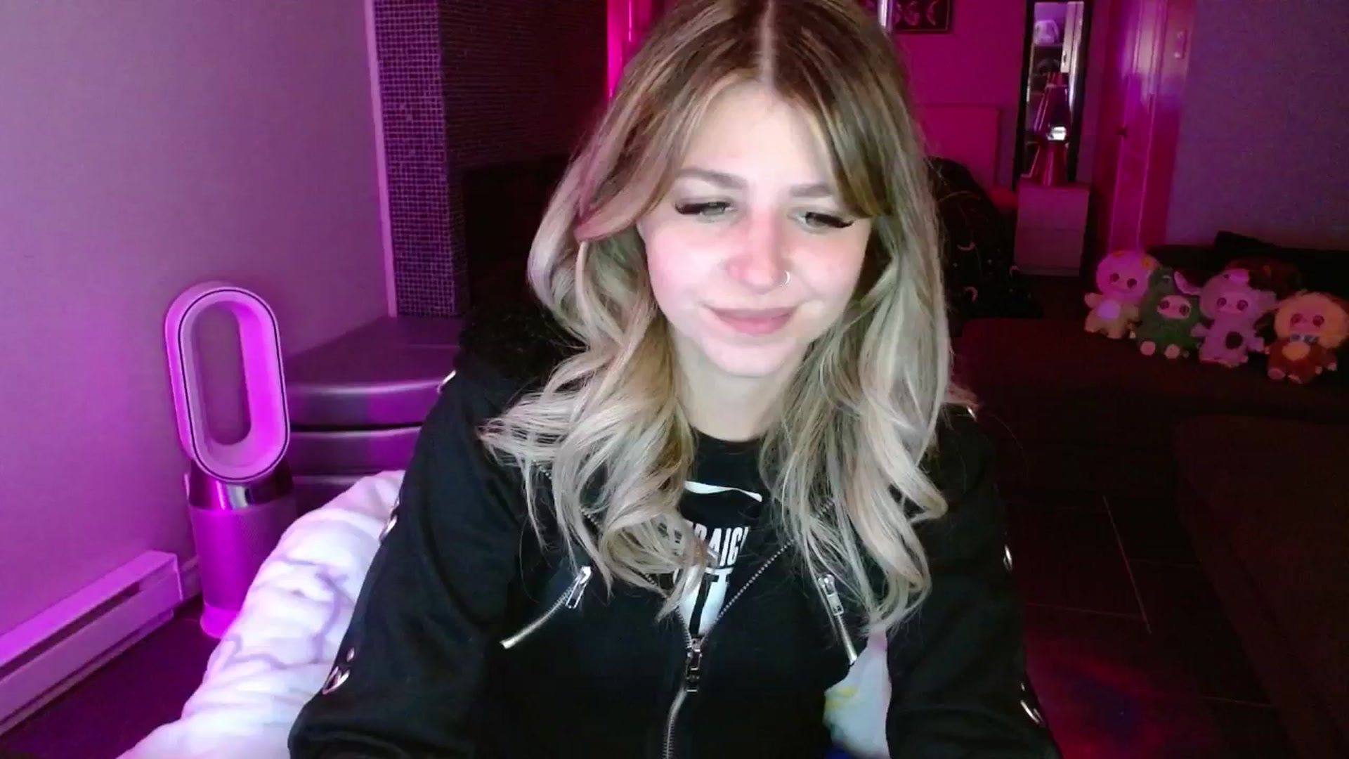 Gallery image thumbnail from Serafina's myfreecams stream on, 08/20/2025, 05:12 image 12 of 20