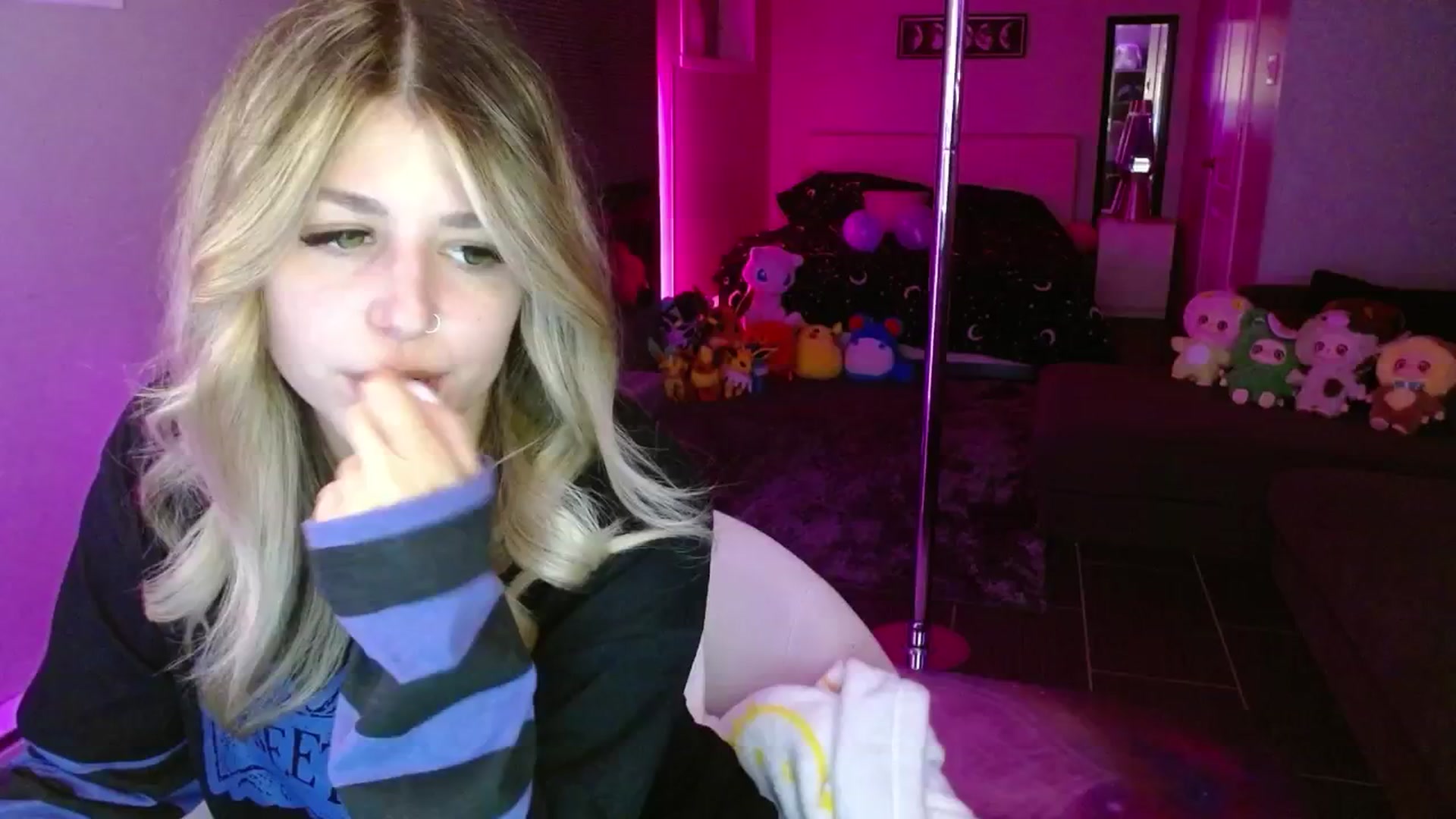 Gallery image thumbnail from Serafina's myfreecams stream on, 08/21/2025, 03:41 image 6 of 20