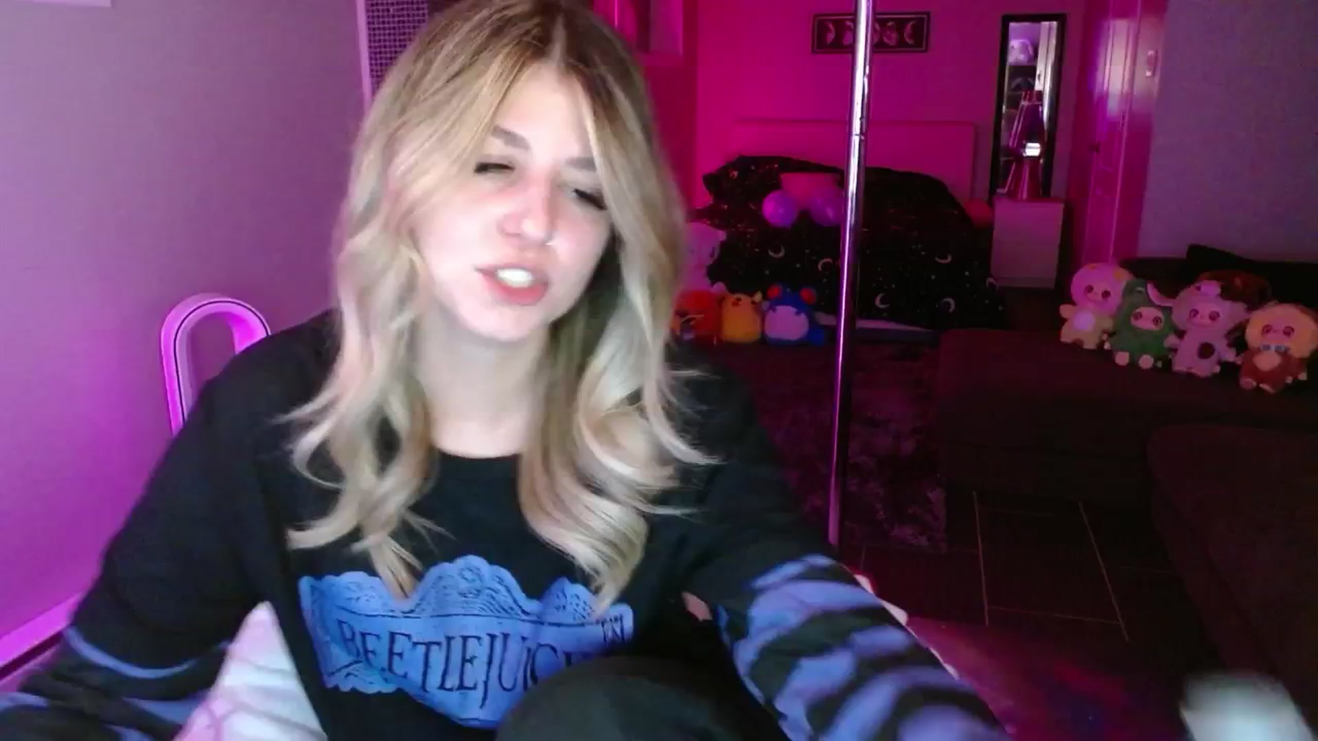 Gallery image thumbnail from Serafina's myfreecams stream on, 08/21/2025, 03:41 image 16 of 20