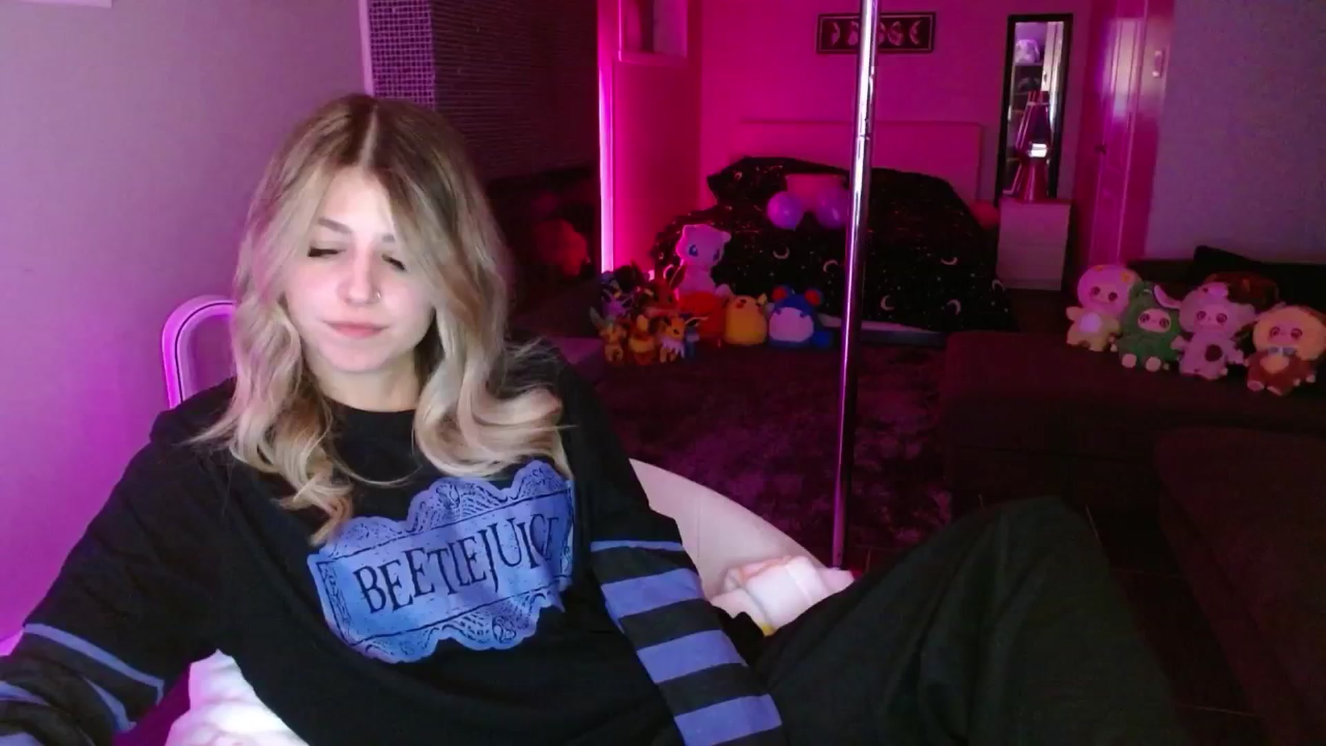 Gallery image thumbnail from Serafina's myfreecams stream on, 08/21/2025, 03:41 image 17 of 20