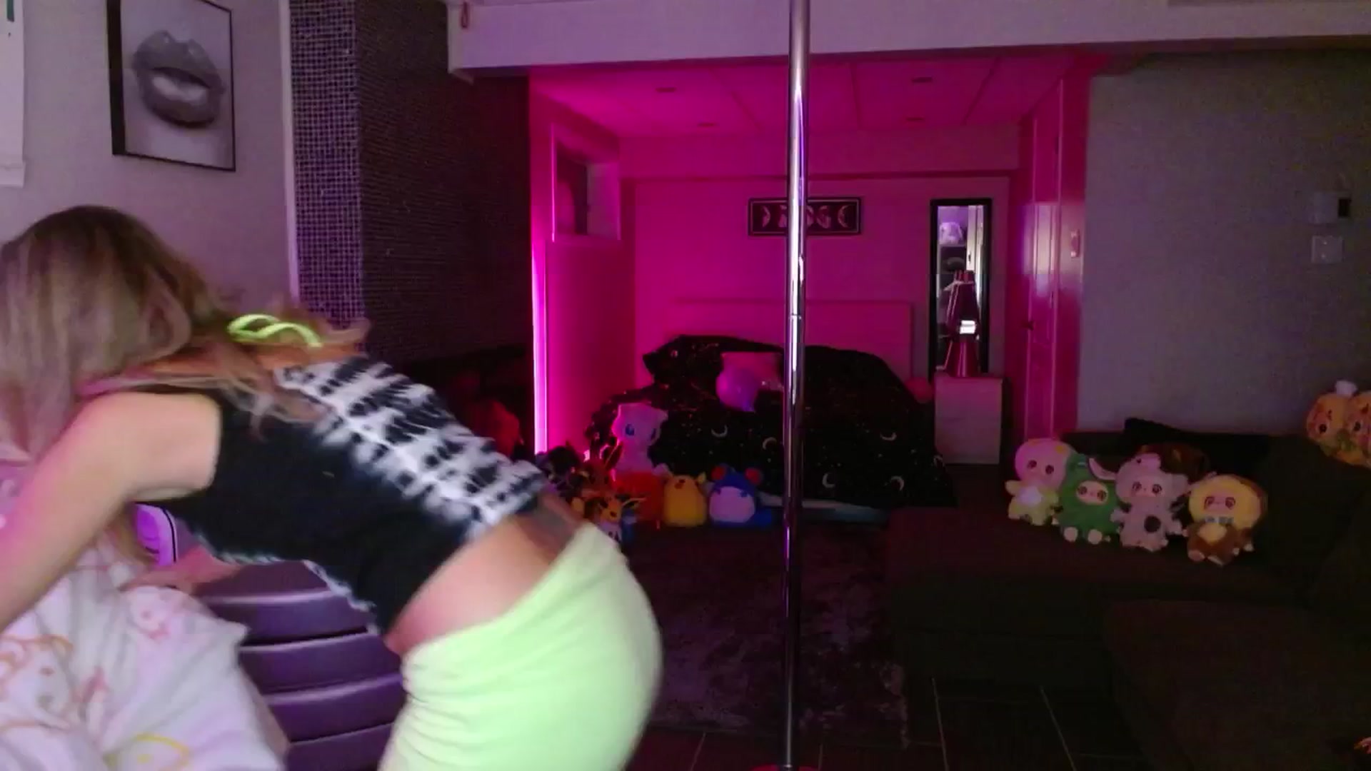 Gallery image thumbnail from Serafina's myfreecams stream on, 08/24/2025, 03:52 image 14 of 20