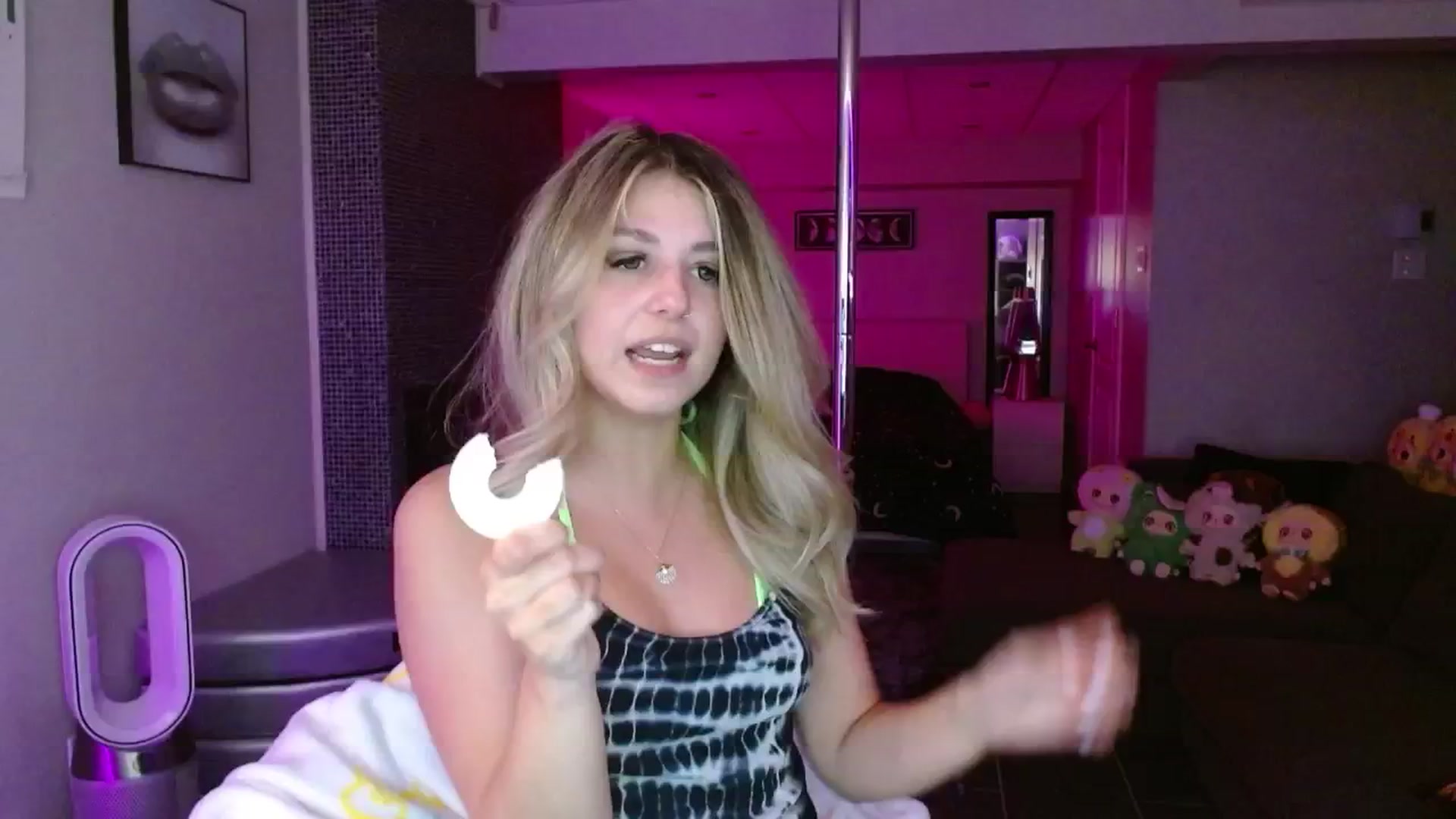 Gallery image thumbnail from Serafina's myfreecams stream on, 08/24/2025, 03:52 image 15 of 20