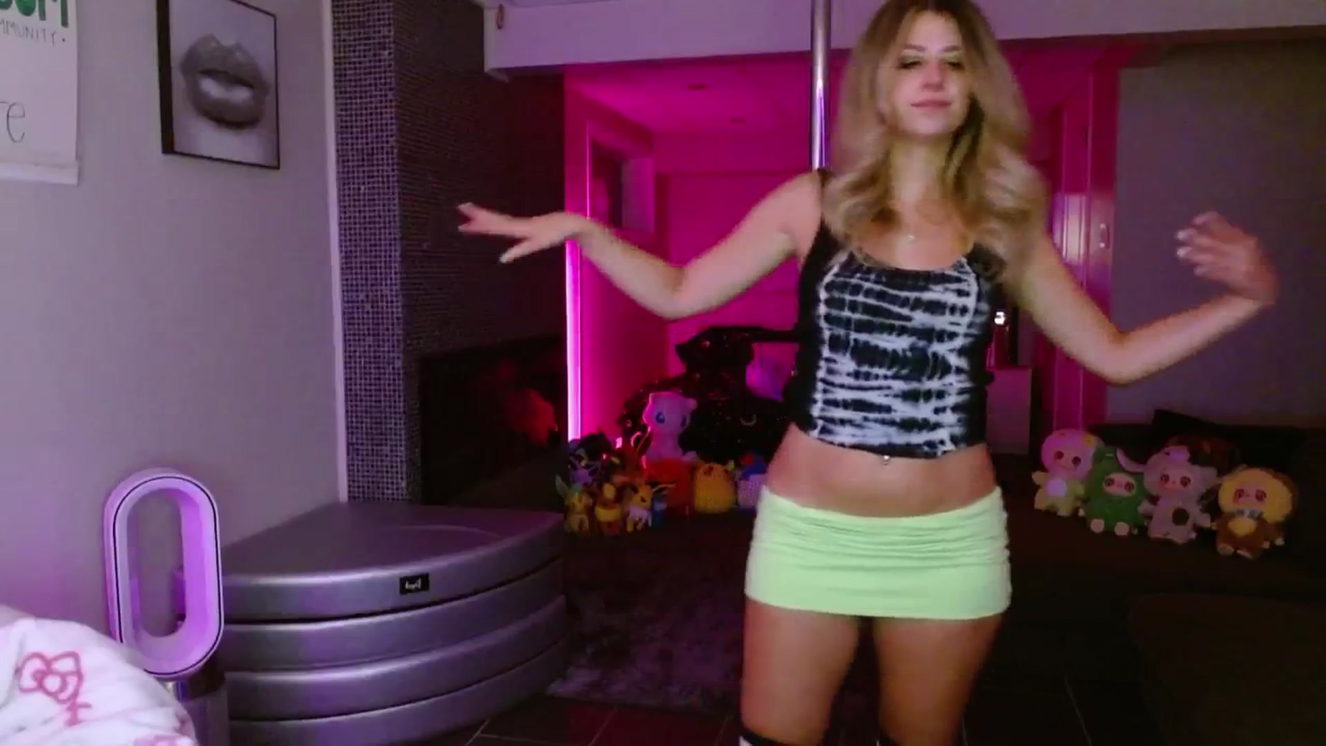 Gallery image thumbnail from Serafina's myfreecams stream on, 08/24/2025, 03:52 image 9 of 20