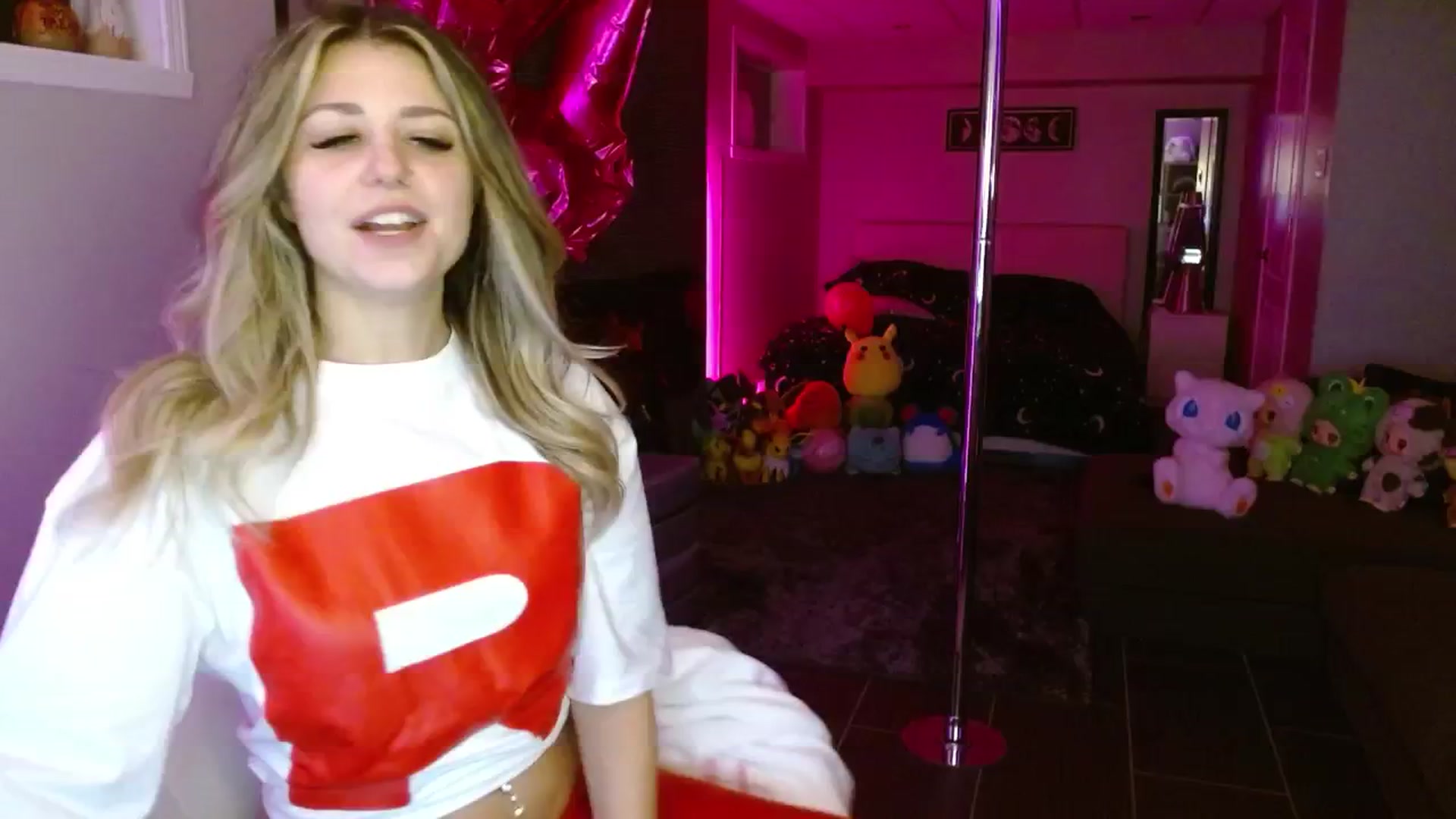 Gallery image thumbnail from Serafina's myfreecams stream on, 09/18/2025, 04:06 image 3 of 20