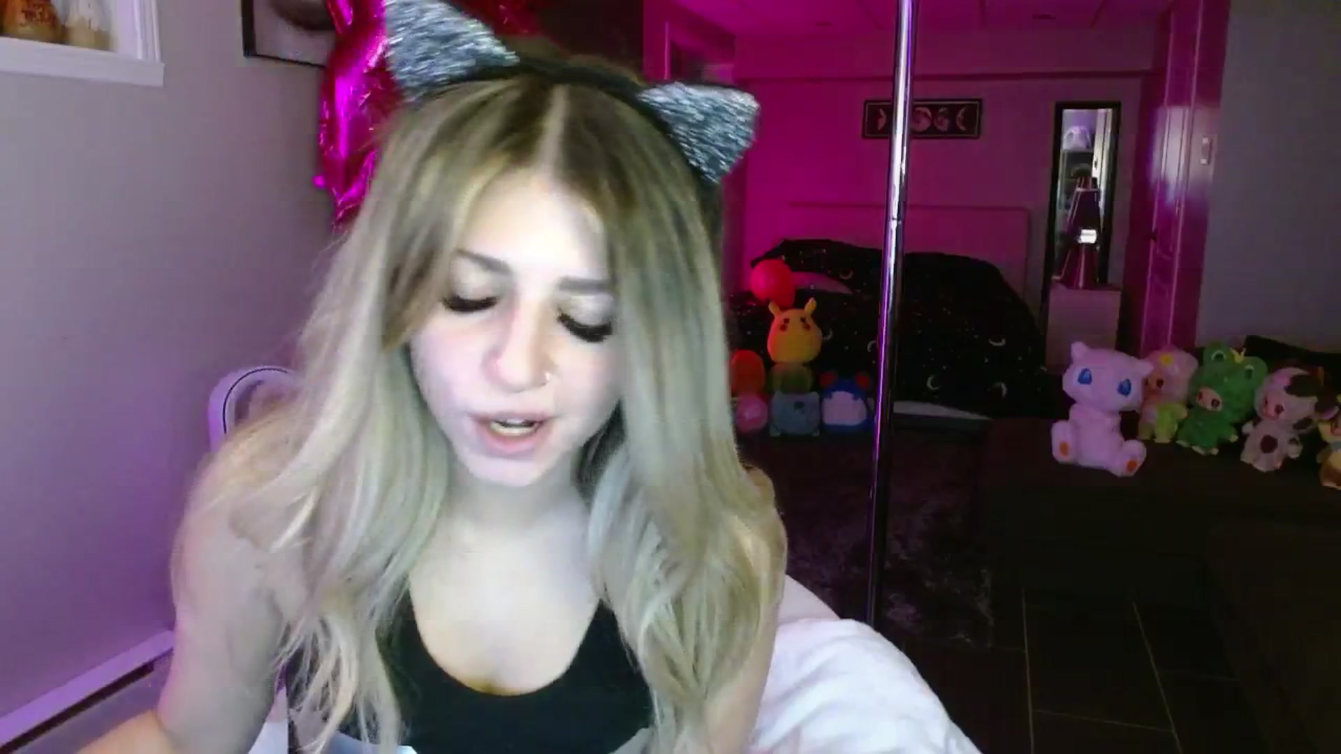 Gallery image thumbnail from Serafina's myfreecams stream on, 09/19/2025, 04:39 image 12 of 20