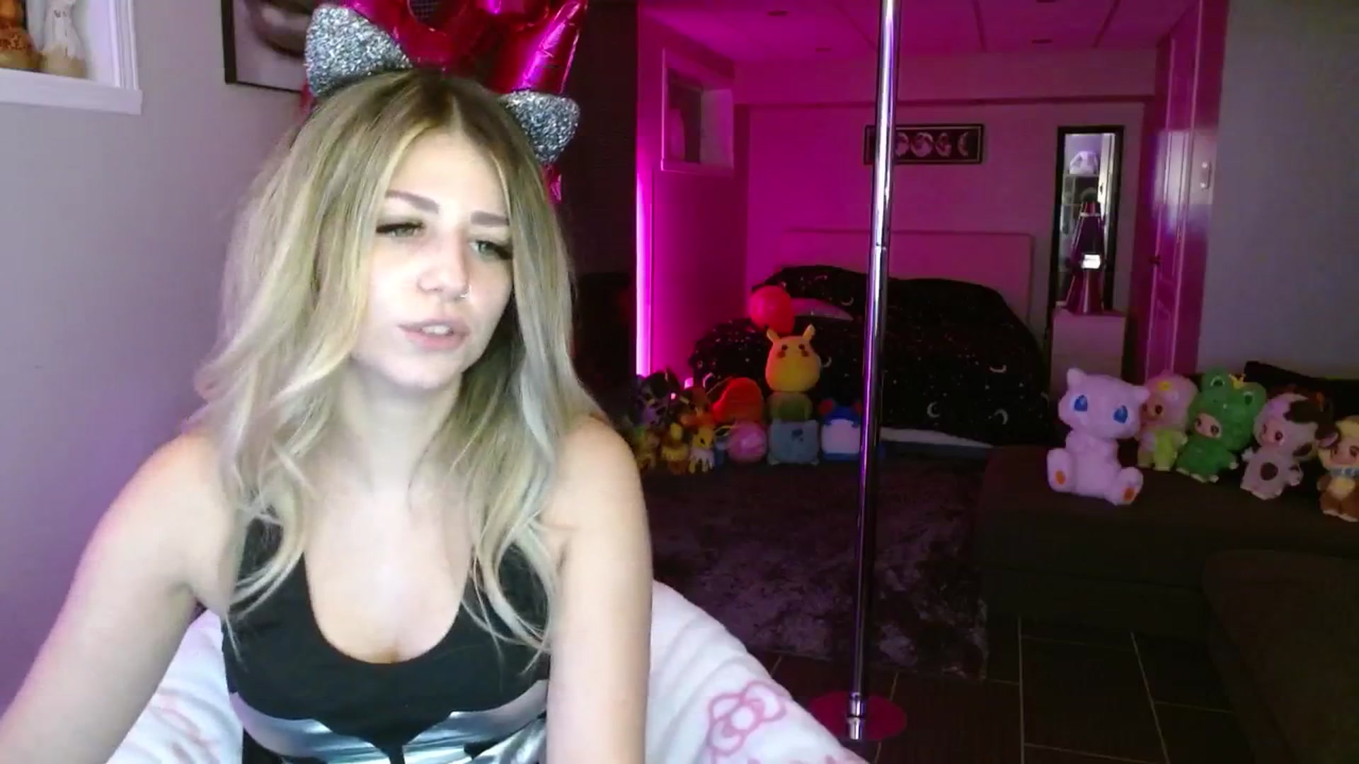 Gallery image thumbnail from Serafina's myfreecams stream on, 09/19/2025, 04:39 image 3 of 20