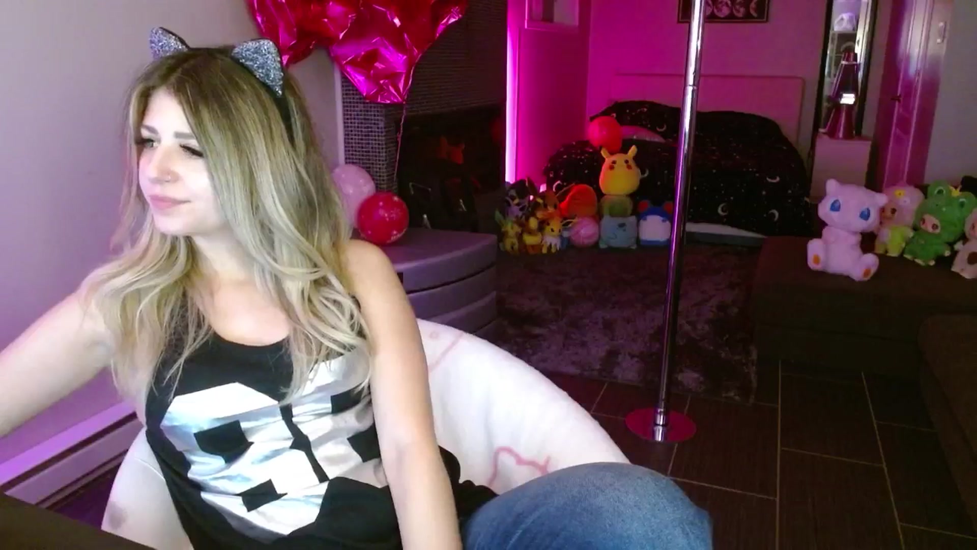 Gallery image thumbnail from Serafina's myfreecams stream on, 09/19/2025, 04:39 image 17 of 20