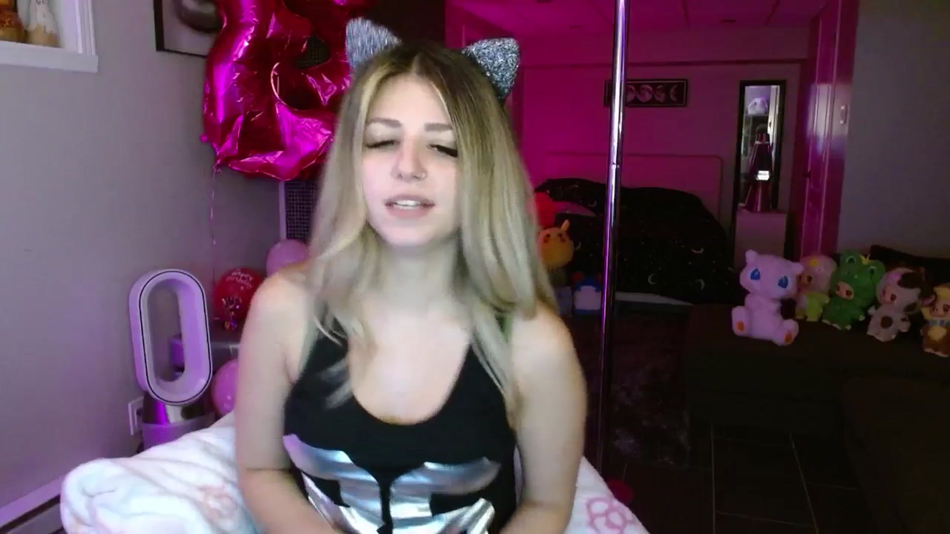Gallery image thumbnail from Serafina's myfreecams stream on, 09/19/2025, 04:39 image 7 of 20
