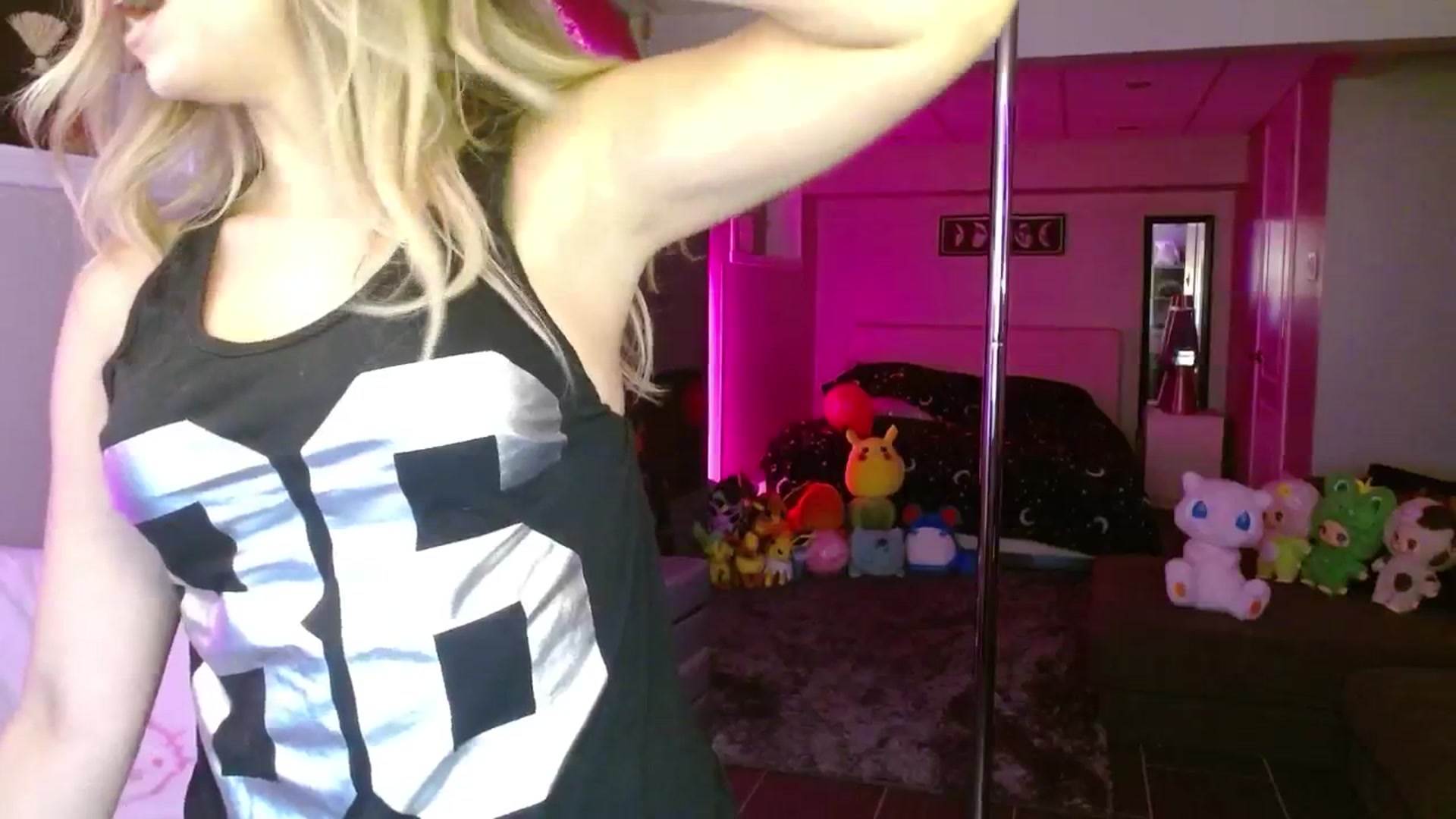 Gallery image thumbnail from Serafina's myfreecams stream on, 09/19/2025, 04:39 image 10 of 20