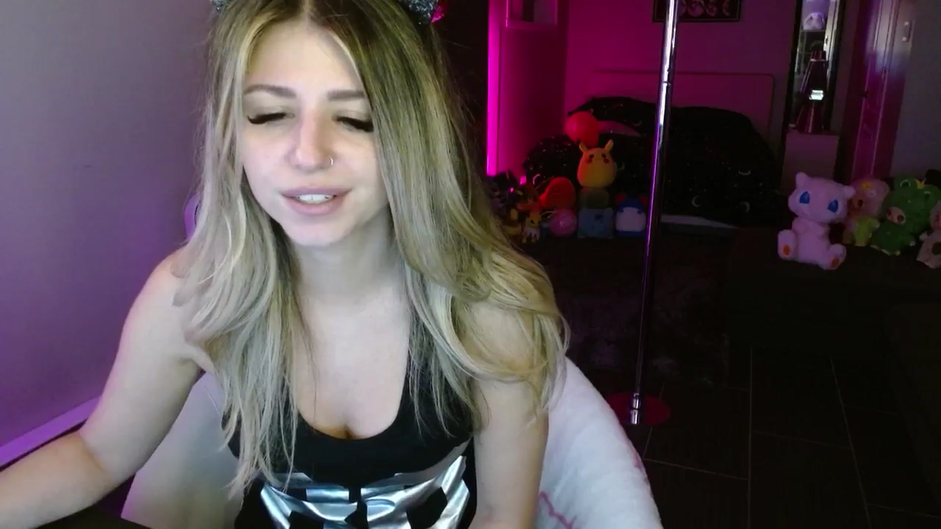 Gallery image thumbnail from Serafina's myfreecams stream on, 09/19/2025, 04:39 image 18 of 20