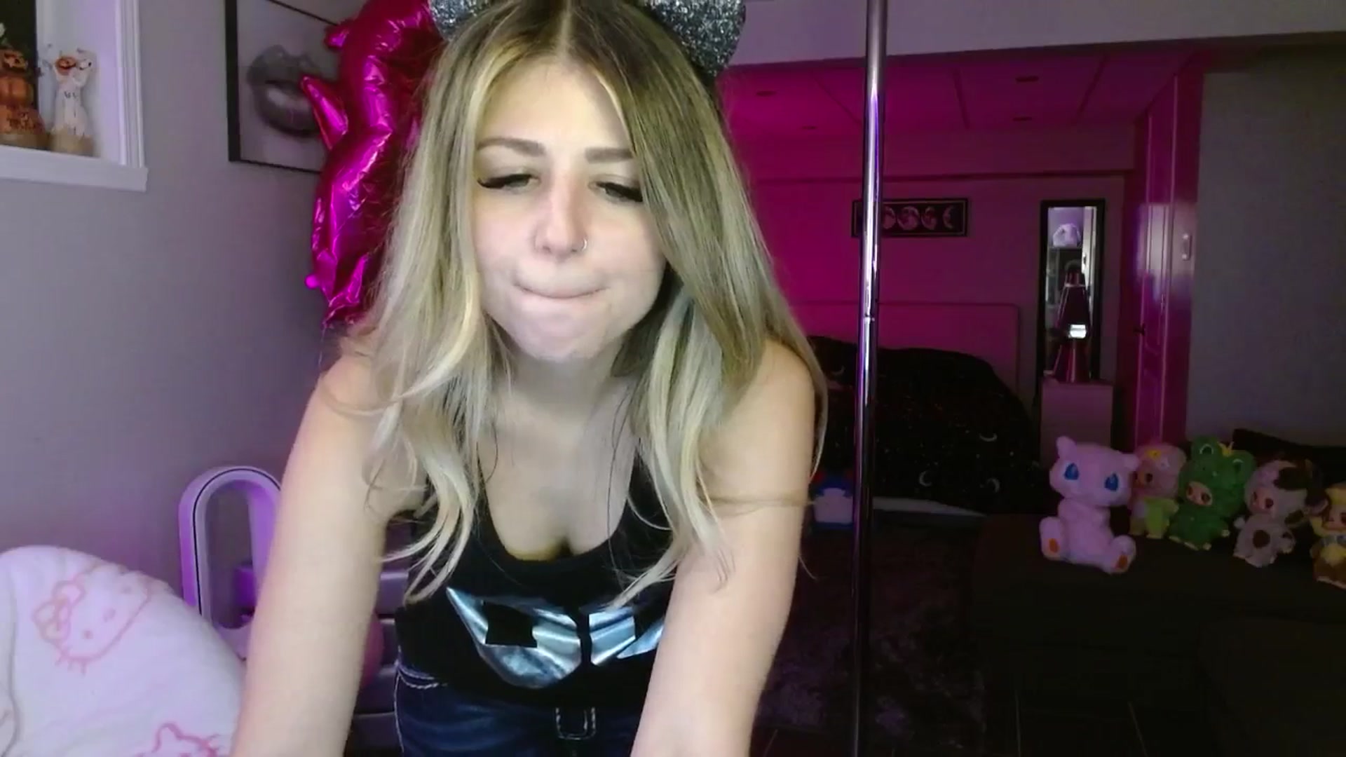 Gallery image thumbnail from Serafina's myfreecams stream on, 09/19/2025, 04:39 image 8 of 20