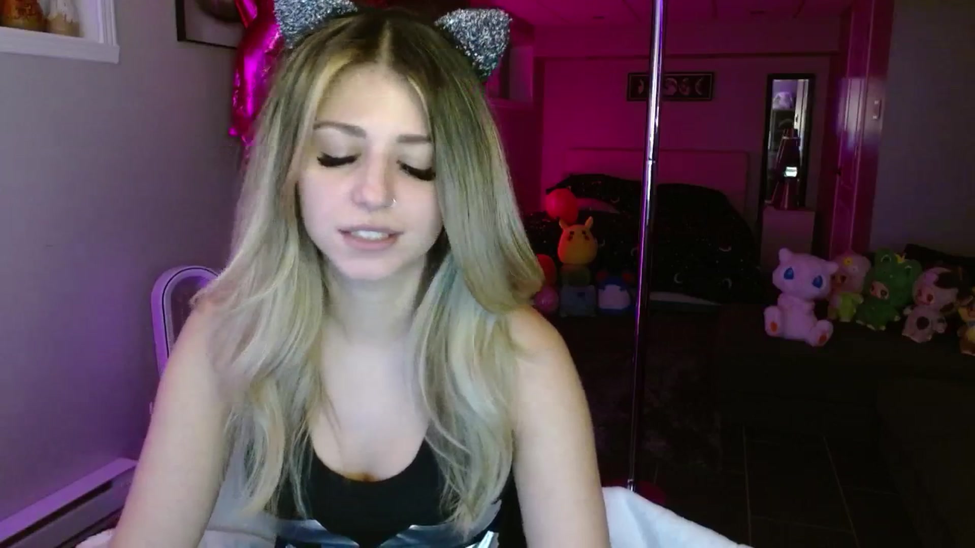 Gallery image thumbnail from Serafina's myfreecams stream on, 09/19/2025, 04:39 image 13 of 20