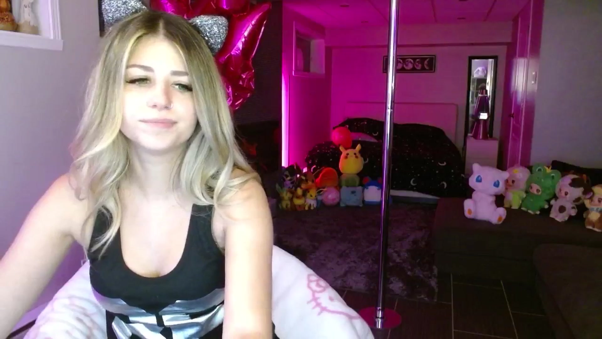 Gallery image thumbnail from Serafina's myfreecams stream on, 09/19/2025, 04:39 image 2 of 20