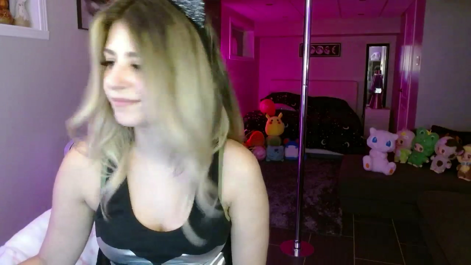 Gallery image thumbnail from Serafina's myfreecams stream on, 09/19/2025, 04:39 image 4 of 20