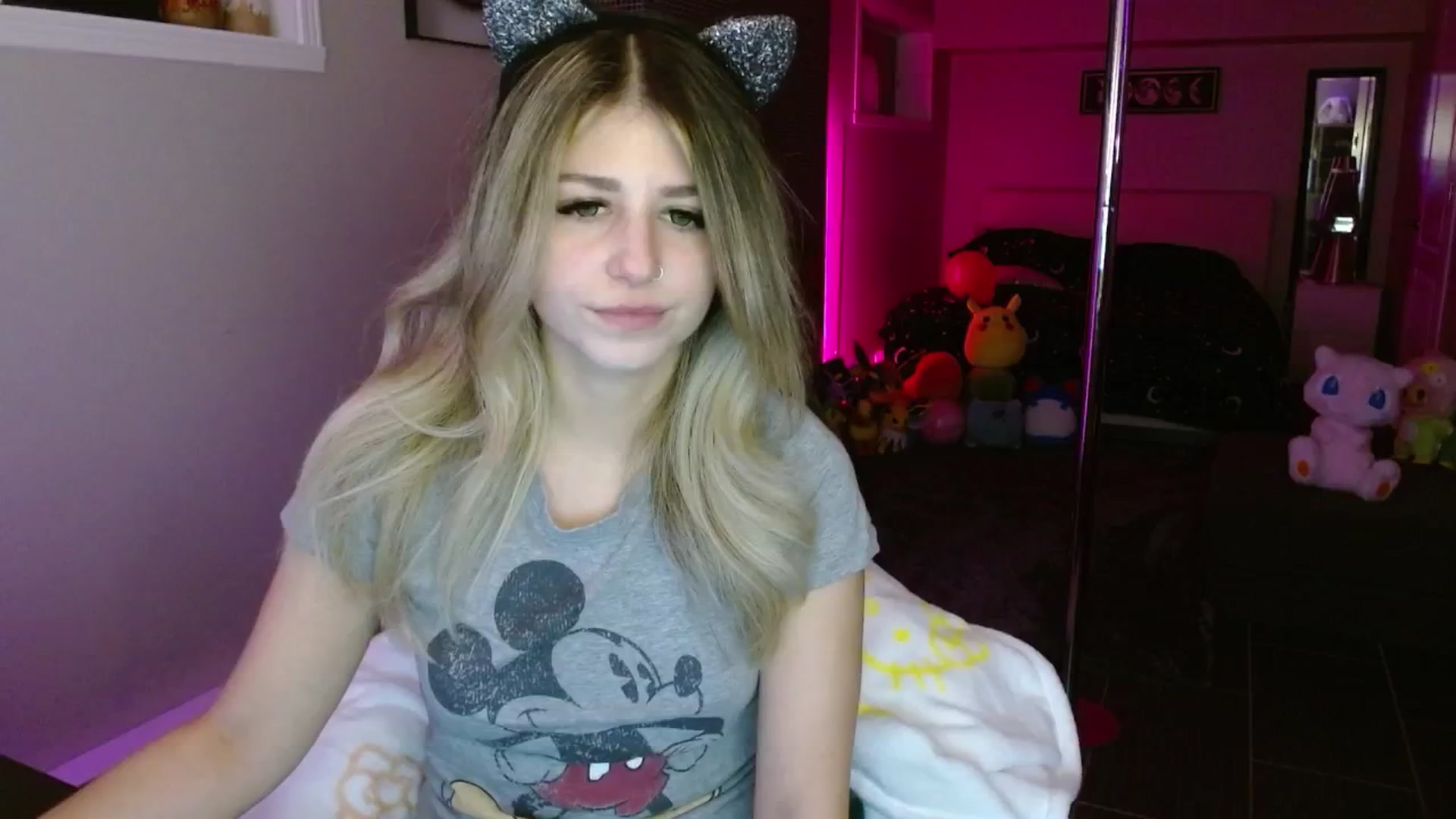 Gallery image thumbnail from Serafina's myfreecams stream on, 09/22/2025, 04:16 image 4 of 20