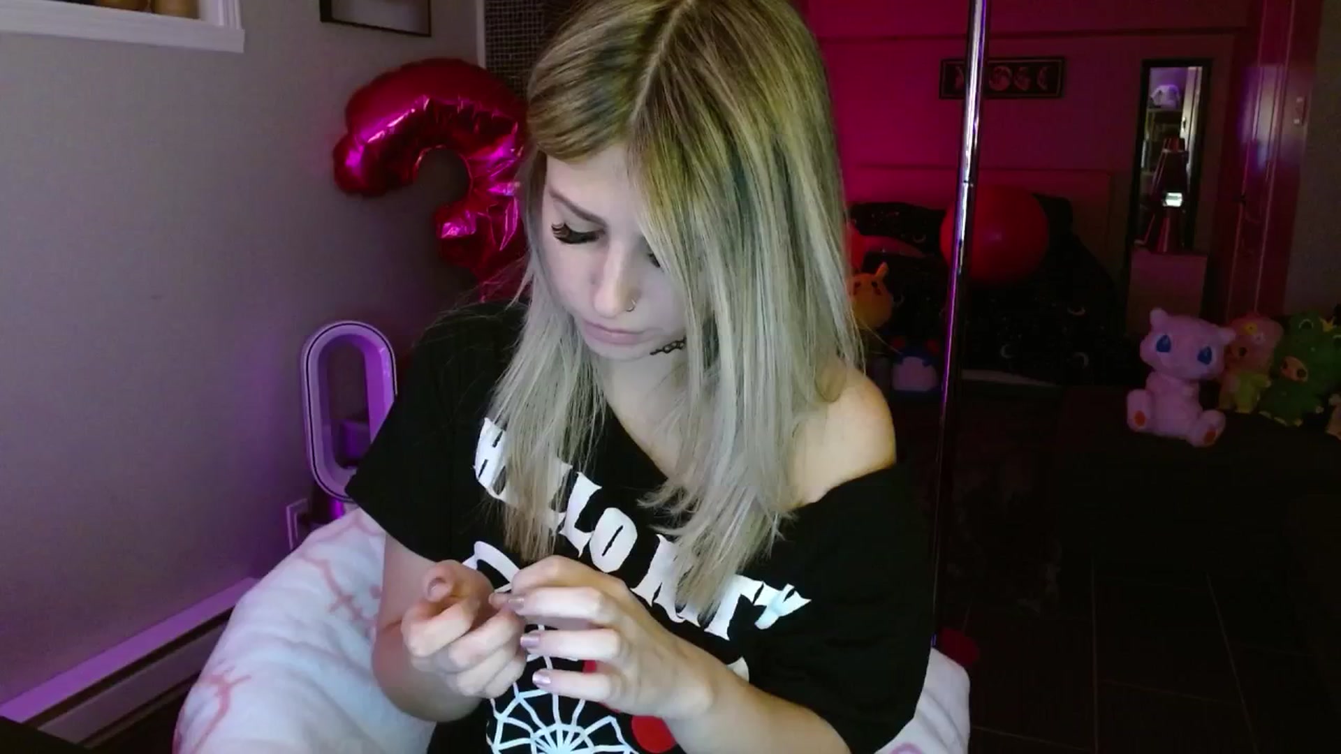 Gallery image thumbnail from Serafina's myfreecams stream on, 09/25/2025, 02:57 image 19 of 20