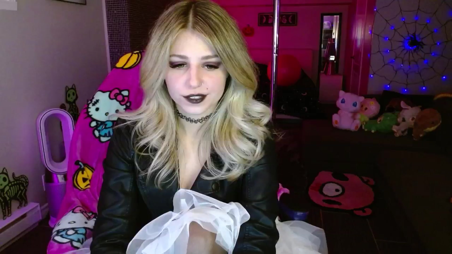 Gallery image thumbnail from Serafina's myfreecams stream on, 10/02/2025, 03:42 image 10 of 20