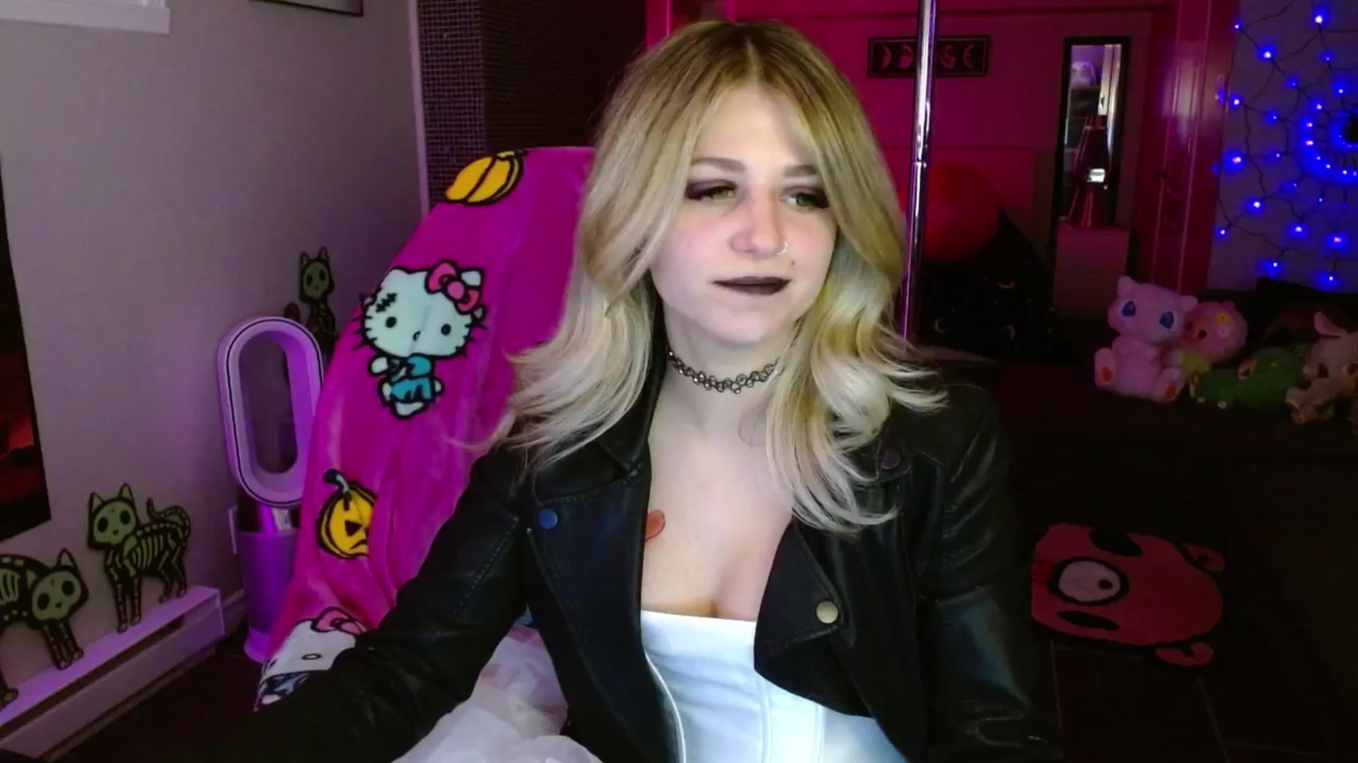 Gallery image thumbnail from Serafina's myfreecams stream on, 10/02/2025, 03:42 image 14 of 20