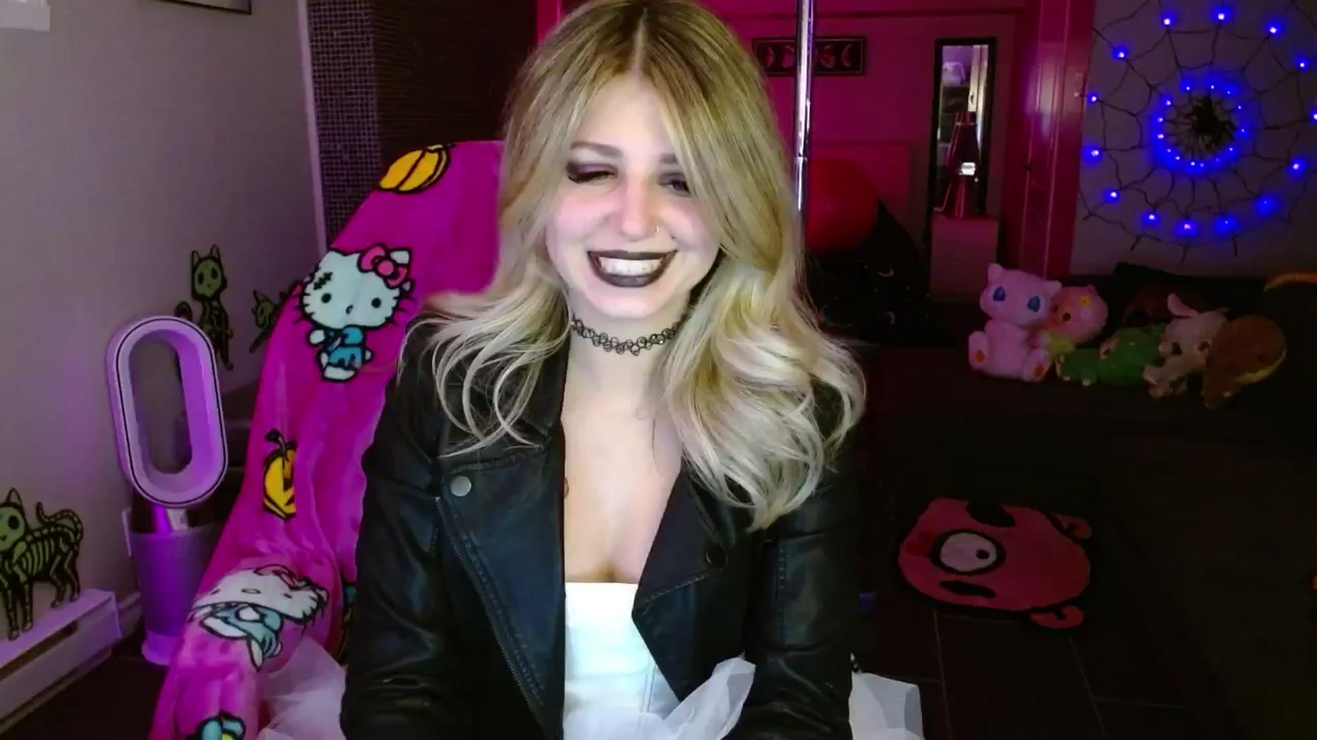 Gallery image thumbnail from Serafina's myfreecams stream on, 10/02/2025, 03:42 image 7 of 20