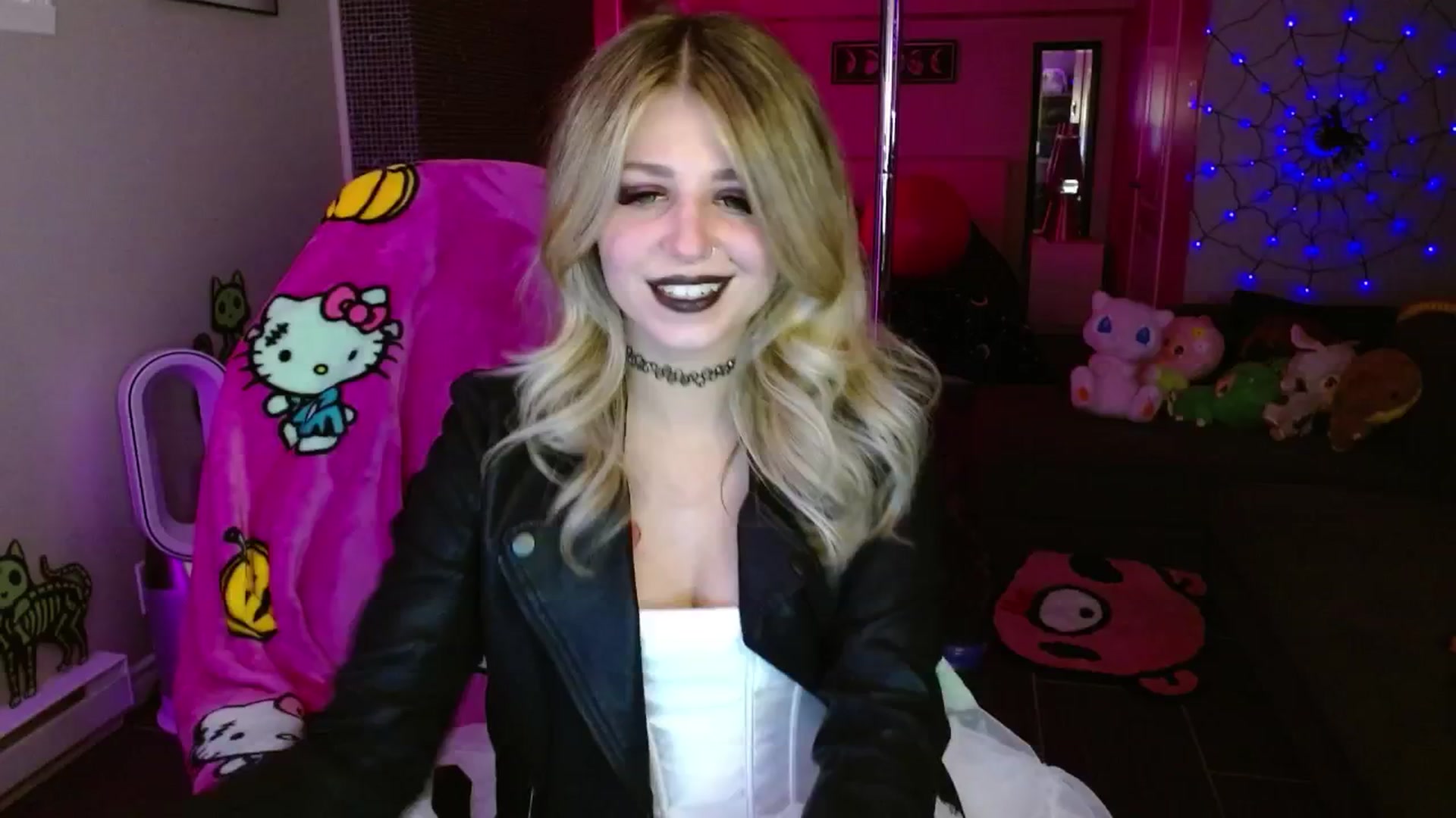 Gallery image thumbnail from Serafina's myfreecams stream on, 10/02/2025, 03:42 image 2 of 20