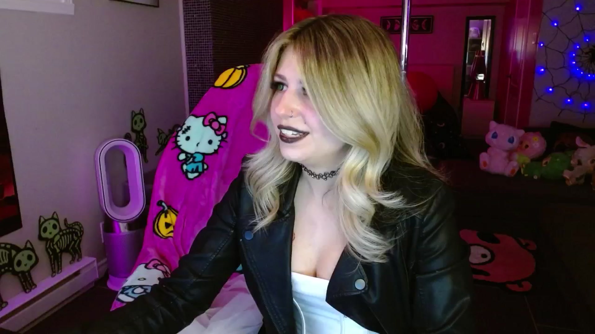 Gallery image thumbnail from Serafina's myfreecams stream on, 10/02/2025, 03:42 image 18 of 20