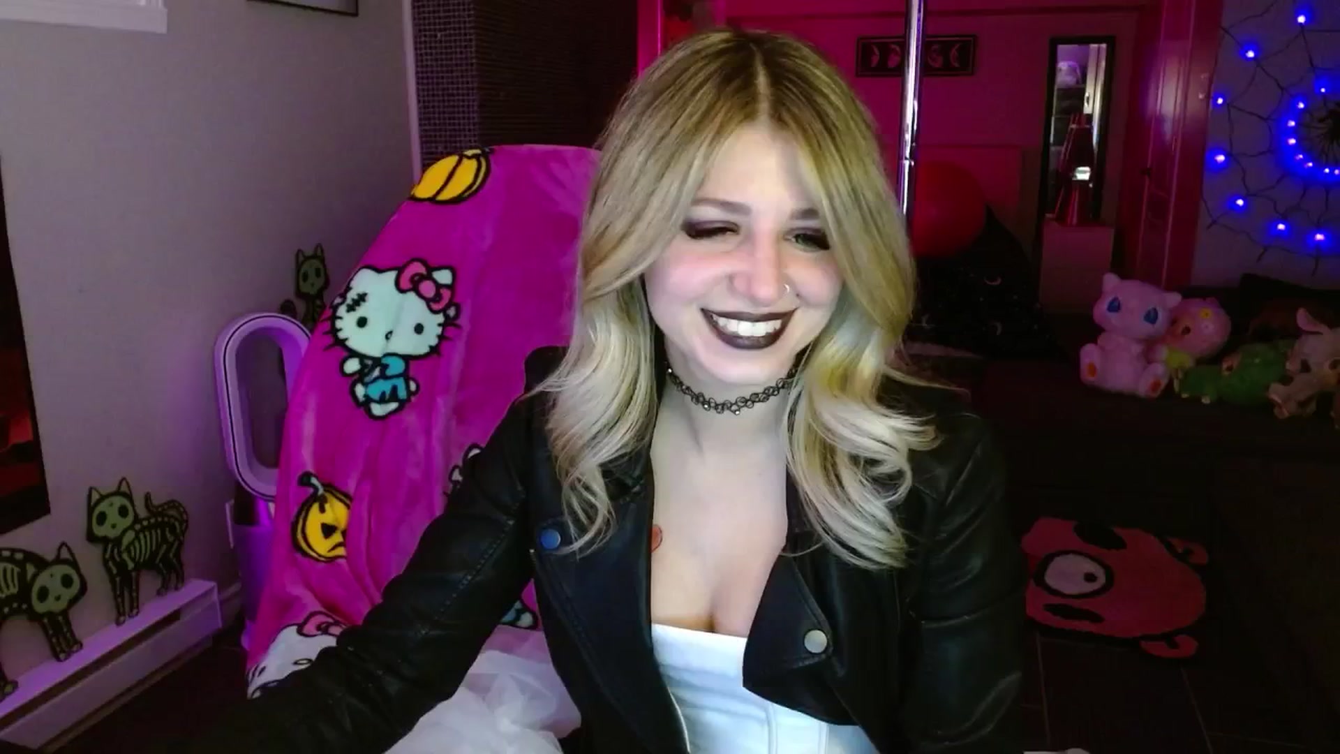 Gallery image thumbnail from Serafina's myfreecams stream on, 10/02/2025, 03:42 image 15 of 20
