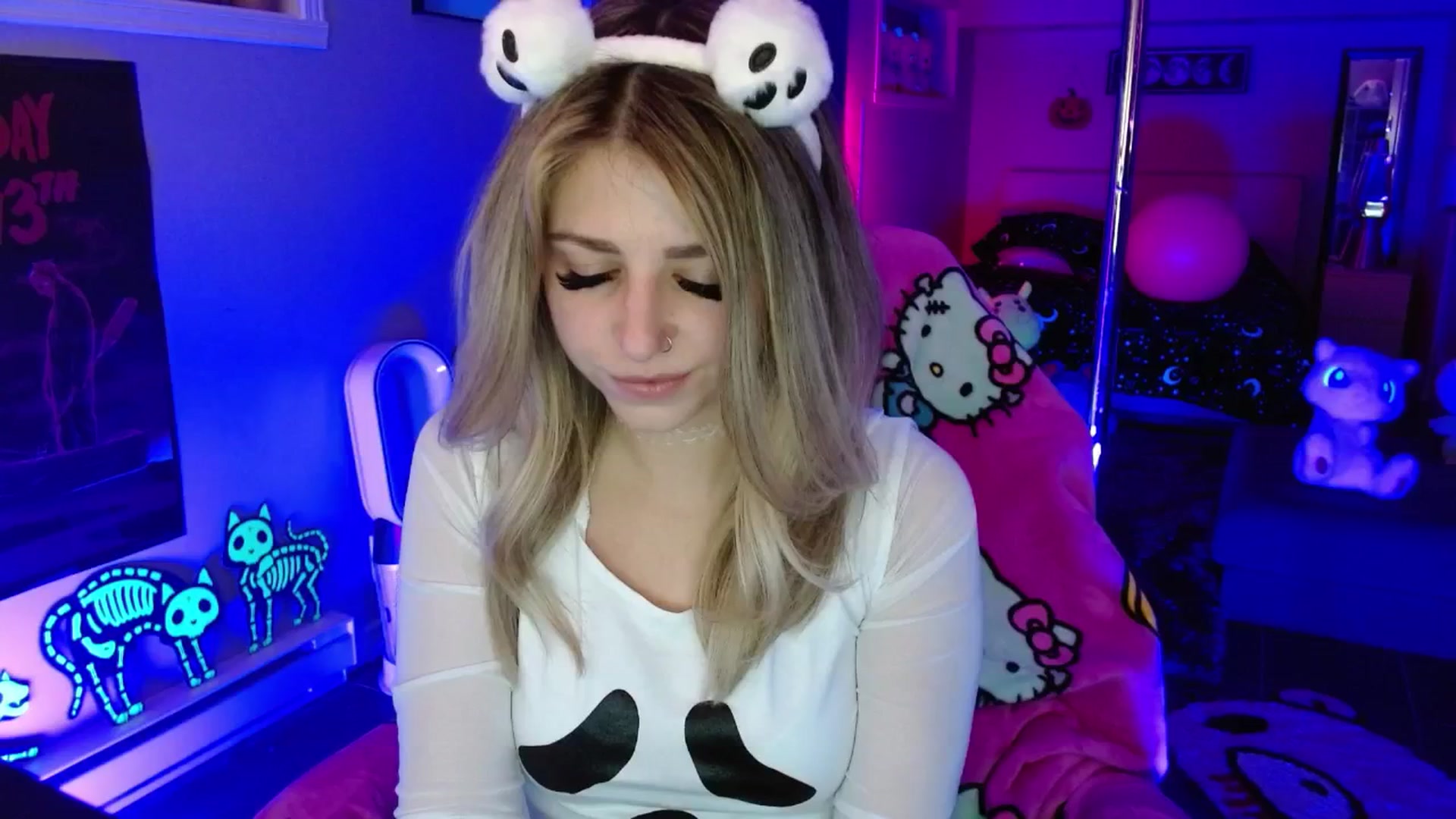Gallery image thumbnail from Serafina's myfreecams stream on, 10/04/2025, 04:52 image 15 of 20