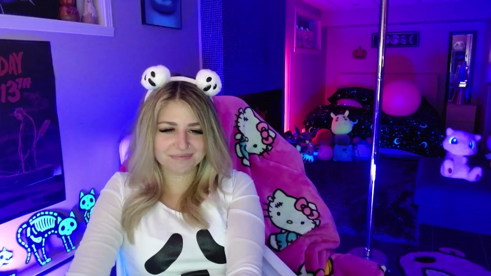 Gallery image thumbnail from Serafina's myfreecams stream on, 10/04/2025, 04:52 image 6 of 20