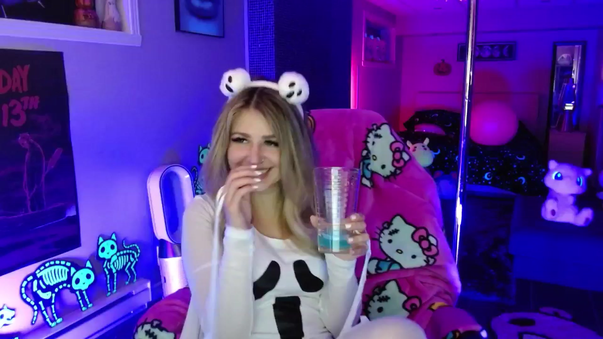 Gallery image thumbnail from Serafina's myfreecams stream on, 10/04/2025, 04:52 image 4 of 20