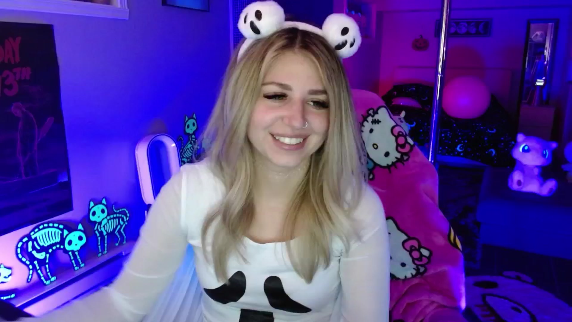 Gallery image thumbnail from Serafina's myfreecams stream on, 10/04/2025, 04:52 image 13 of 20