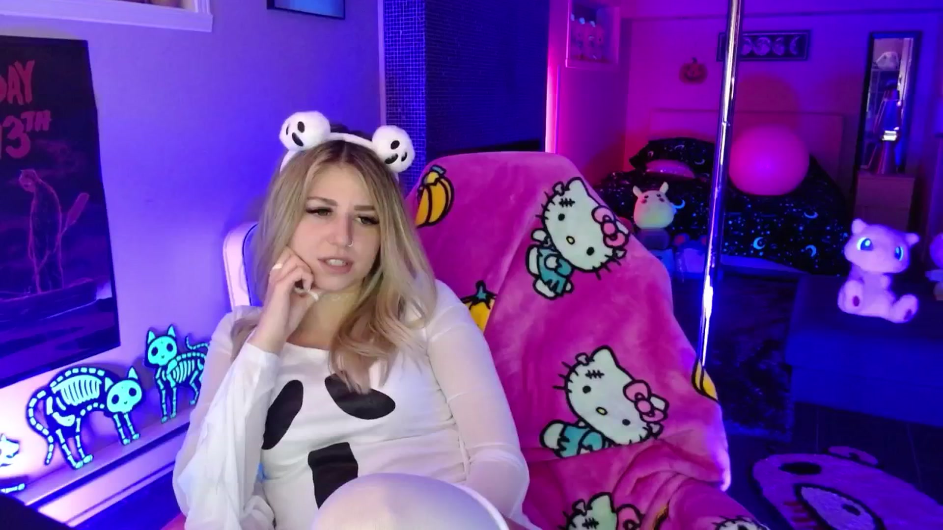 Gallery image thumbnail from Serafina's myfreecams stream on, 10/04/2025, 04:52 image 17 of 20
