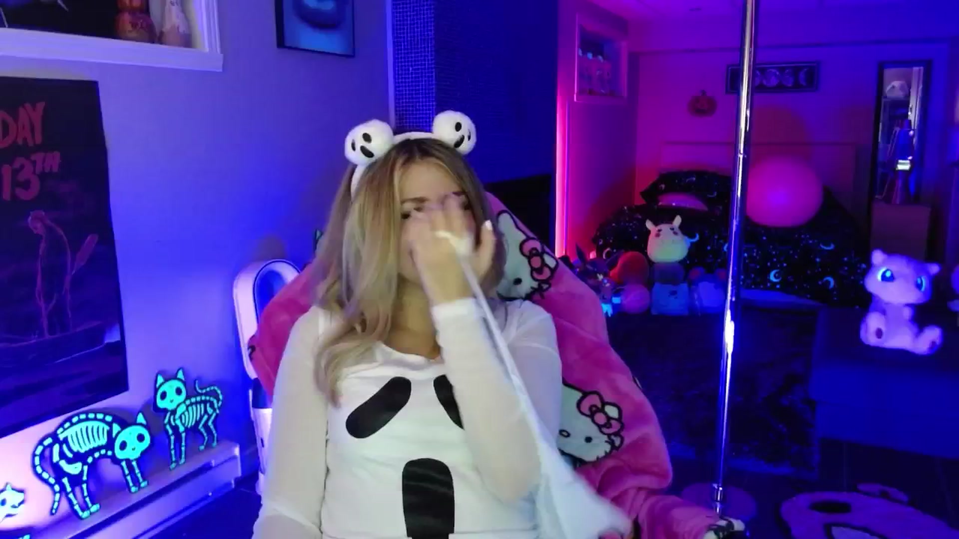 Gallery image thumbnail from Serafina's myfreecams stream on, 10/04/2025, 04:52 image 9 of 20