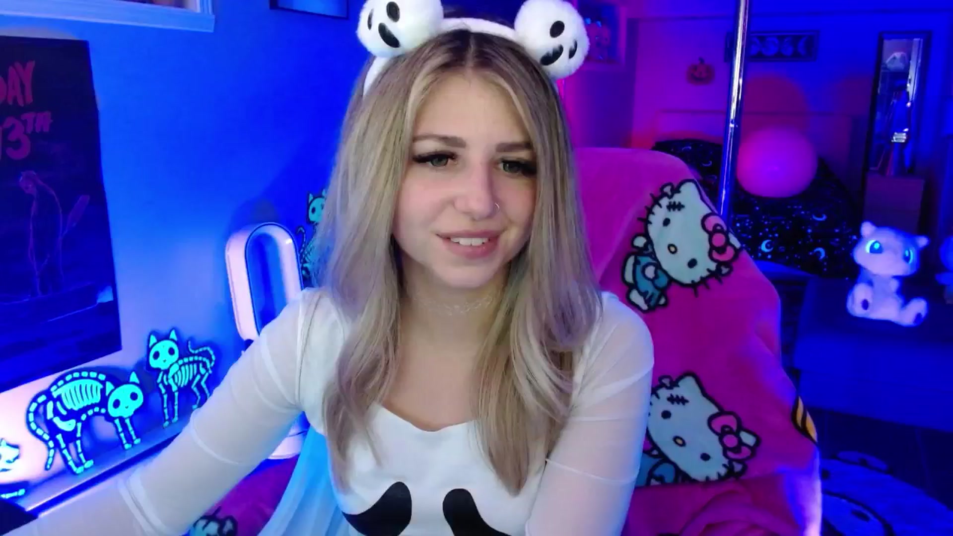Gallery image thumbnail from Serafina's myfreecams stream on, 10/04/2025, 04:52 image 16 of 20