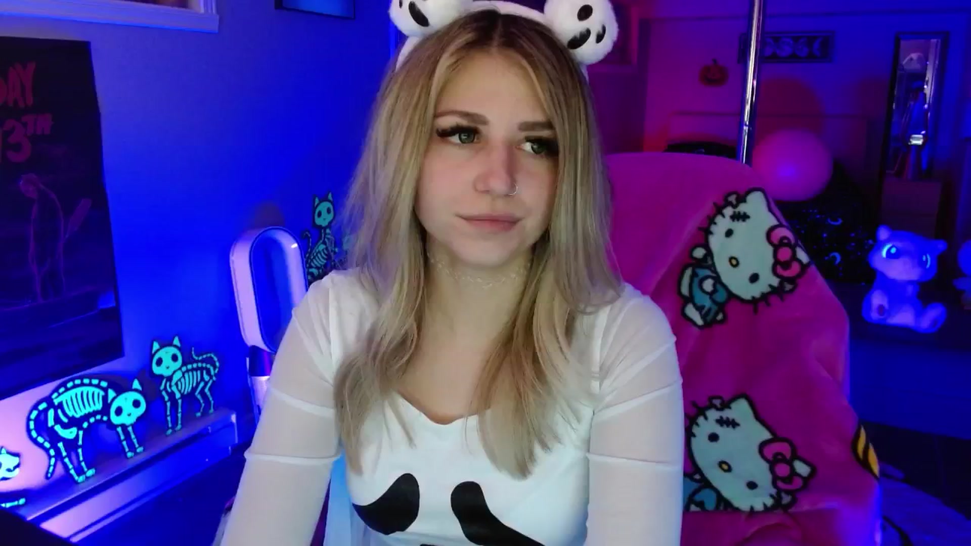 Gallery image thumbnail from Serafina's myfreecams stream on, 10/04/2025, 04:52 image 14 of 20