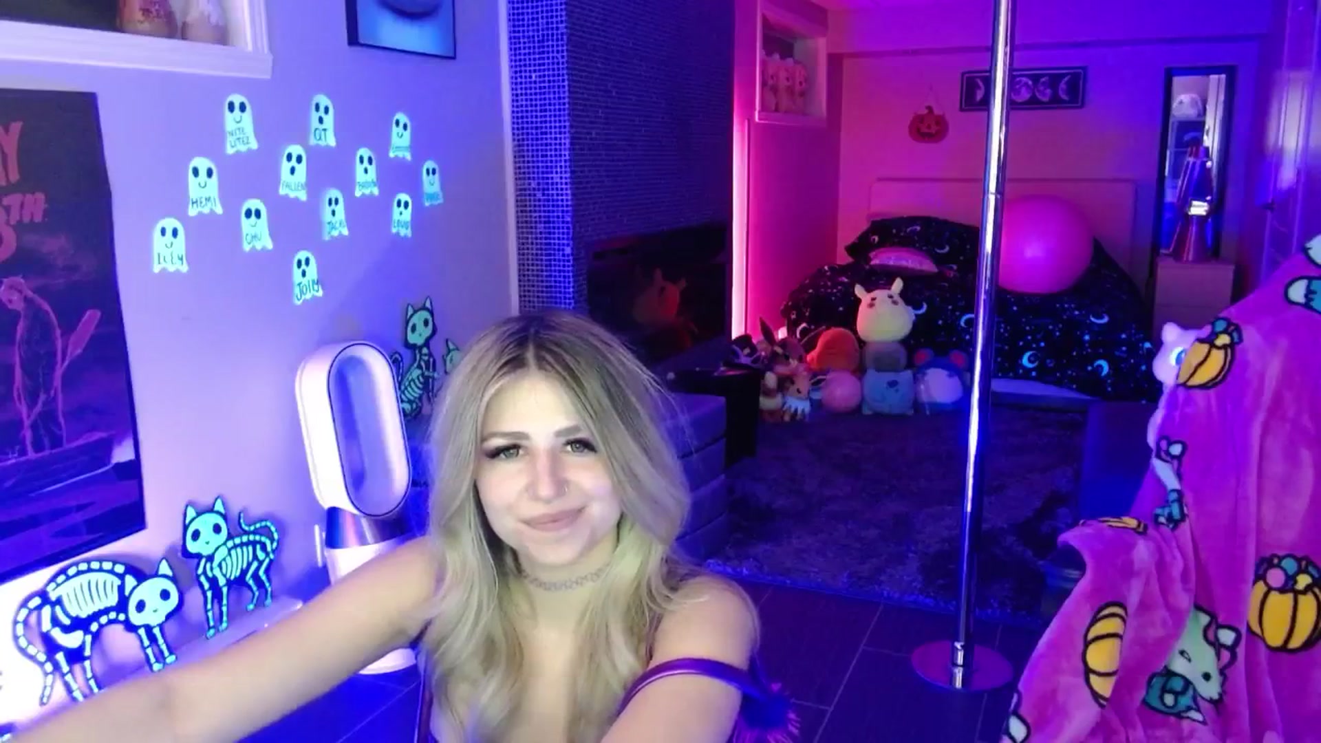 Gallery image thumbnail from Serafina's myfreecams stream on, 10/05/2025, 05:39 image 17 of 20