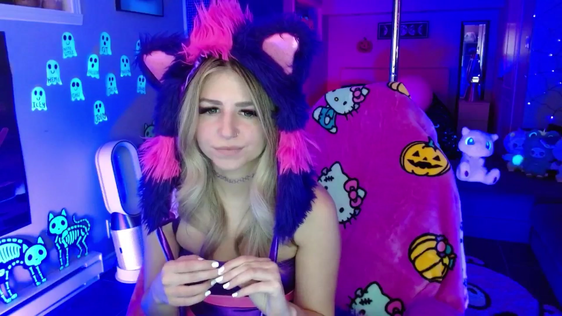Gallery image thumbnail from Serafina's myfreecams stream on, 10/05/2025, 05:39 image 2 of 20
