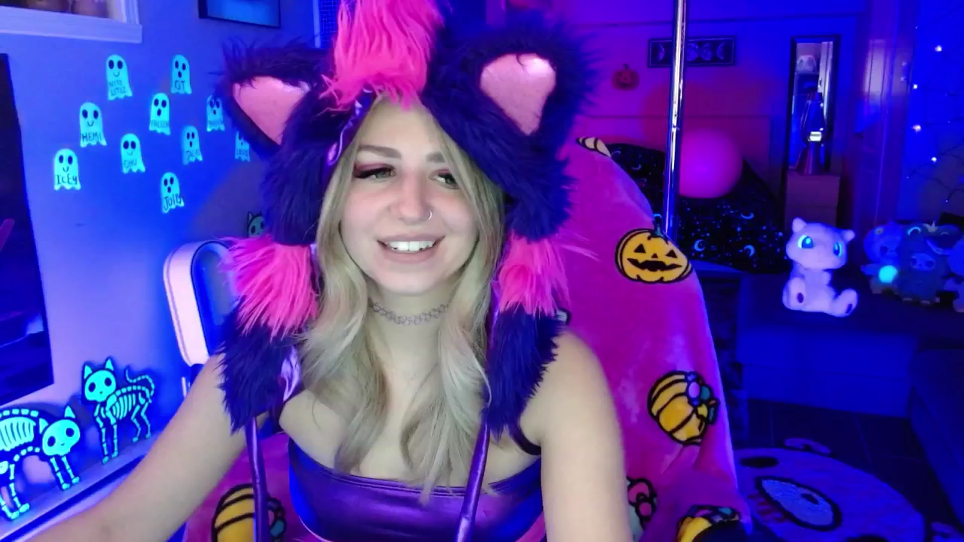 Gallery image thumbnail from Serafina's myfreecams stream on, 10/05/2025, 05:39 image 1 of 20