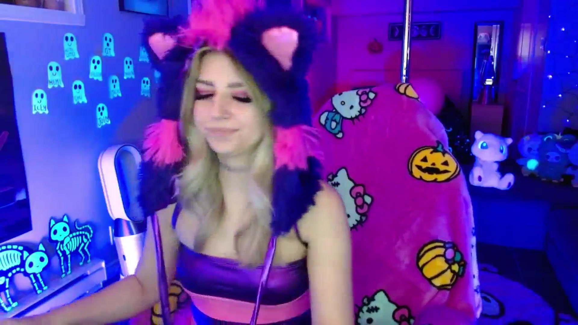Gallery image thumbnail from Serafina's myfreecams stream on, 10/05/2025, 05:39 image 3 of 20