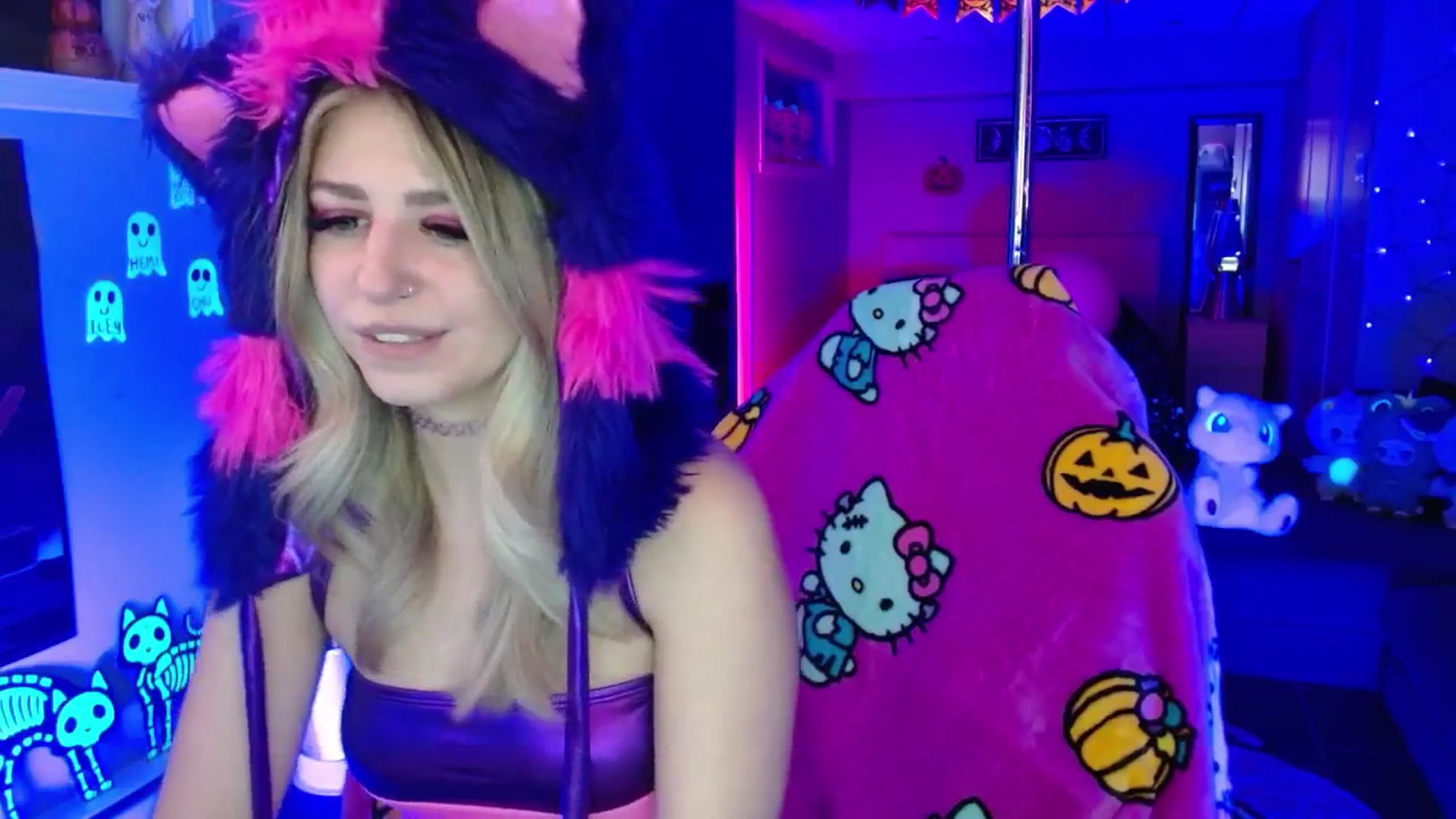 Gallery image thumbnail from Serafina's myfreecams stream on, 10/05/2025, 05:39 image 5 of 20