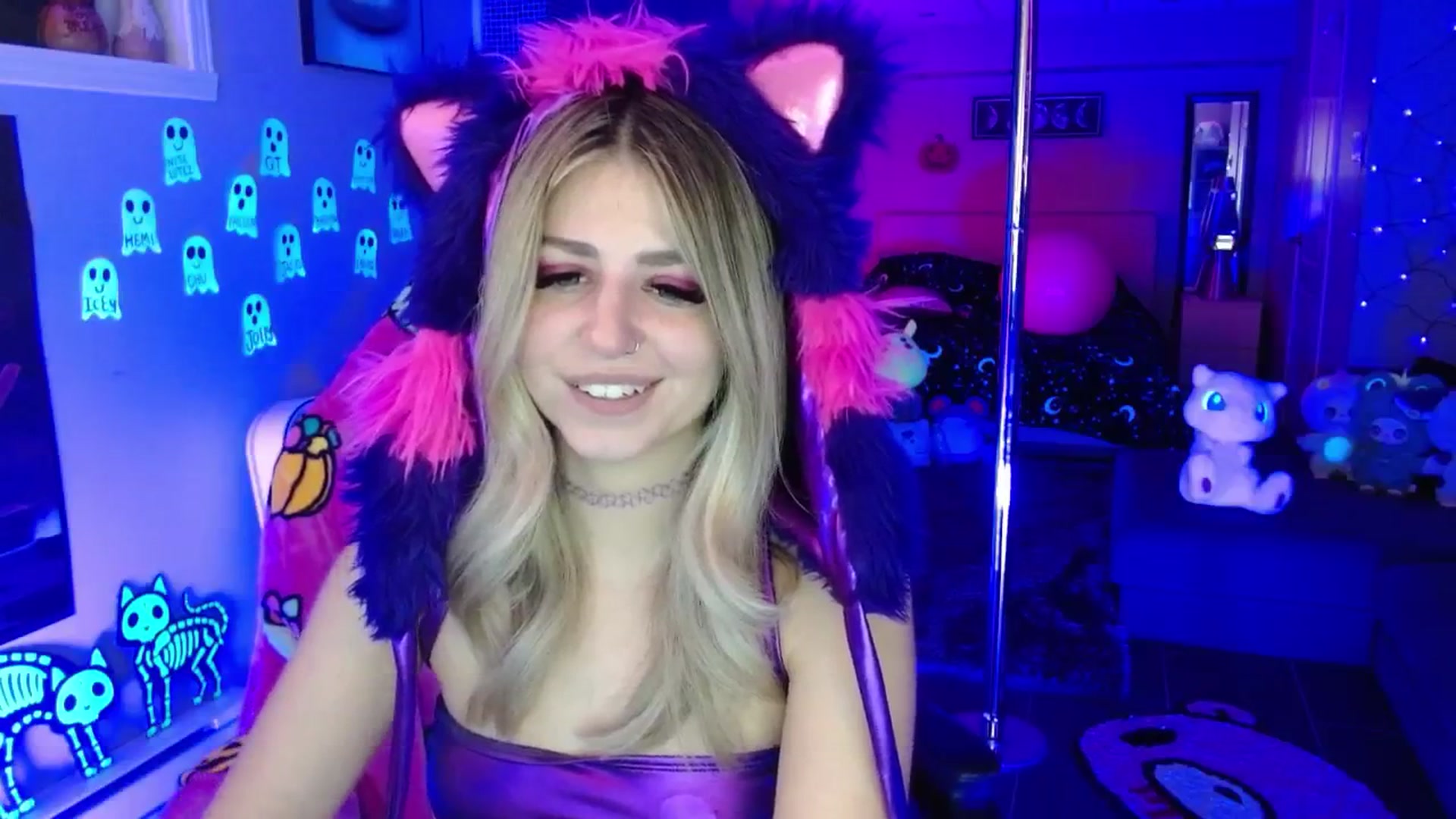 Gallery image thumbnail from Serafina's myfreecams stream on, 10/05/2025, 05:39 image 16 of 20