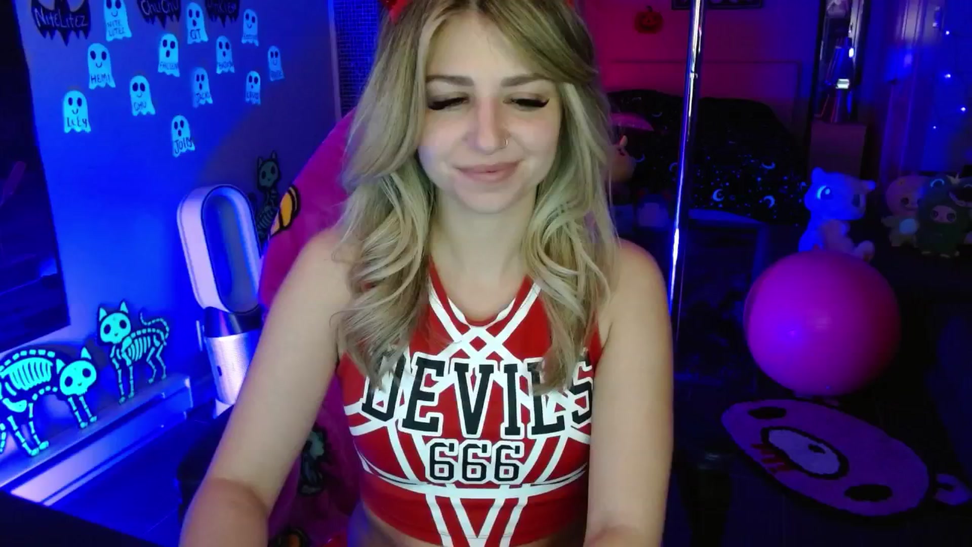 Gallery image thumbnail from Serafina's myfreecams stream on, 10/06/2025, 05:58 image 4 of 20