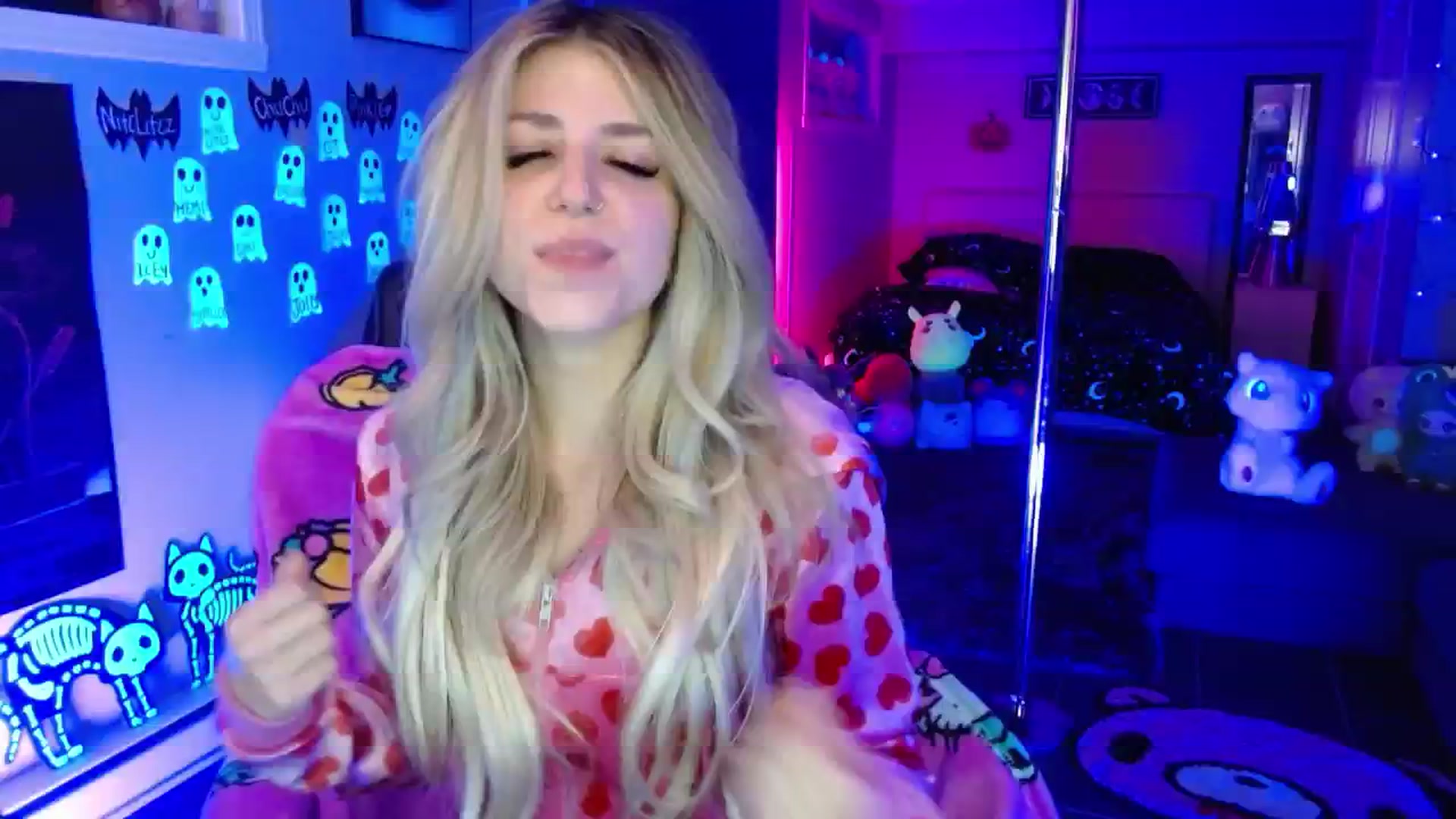 Gallery image thumbnail from Serafina's myfreecams stream on, 10/08/2025, 04:47 image 12 of 20