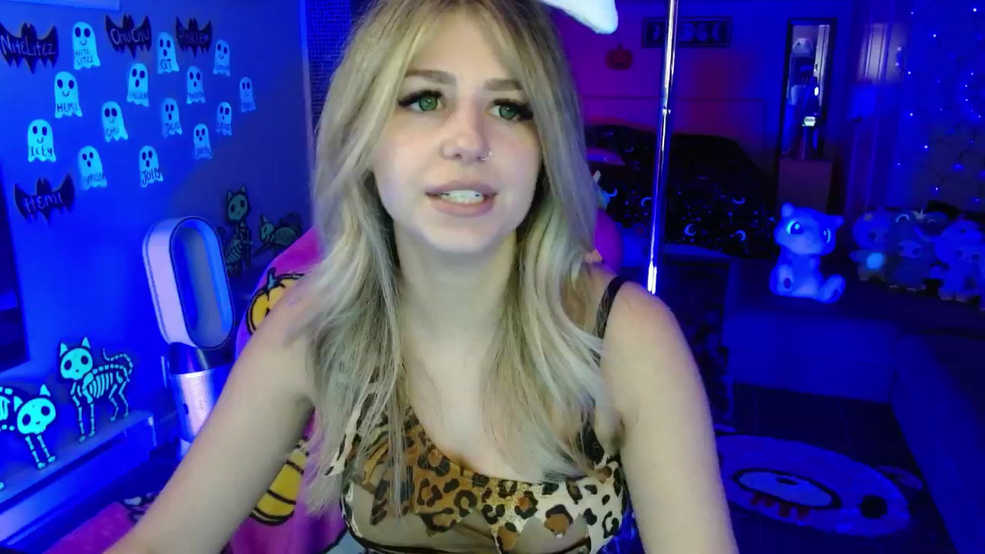 Gallery image thumbnail from Serafina's myfreecams stream on, 10/09/2025, 03:50 image 5 of 20