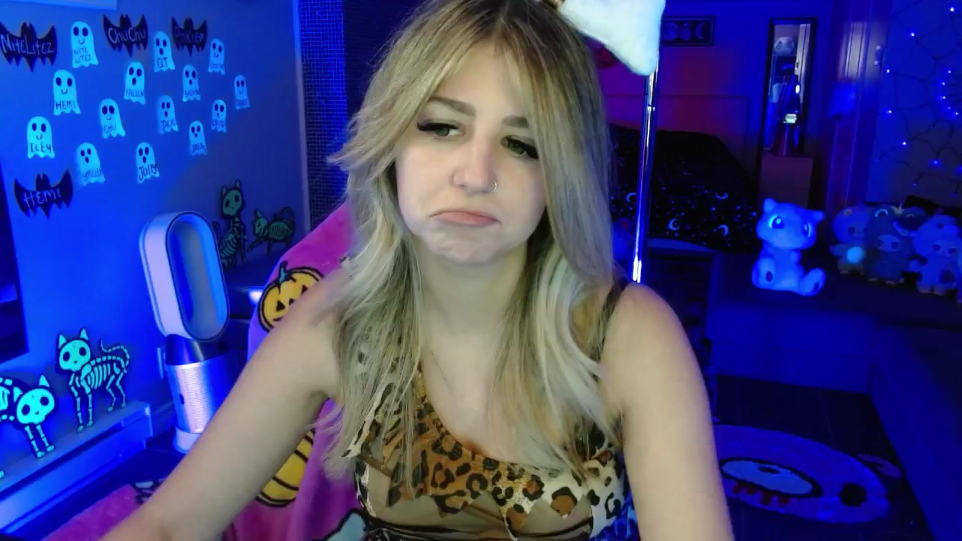 Gallery image thumbnail from Serafina's myfreecams stream on, 10/09/2025, 03:50 image 6 of 20