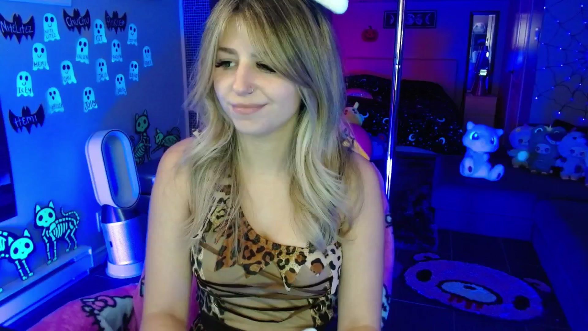 Gallery image thumbnail from Serafina's myfreecams stream on, 10/09/2025, 03:50 image 7 of 20