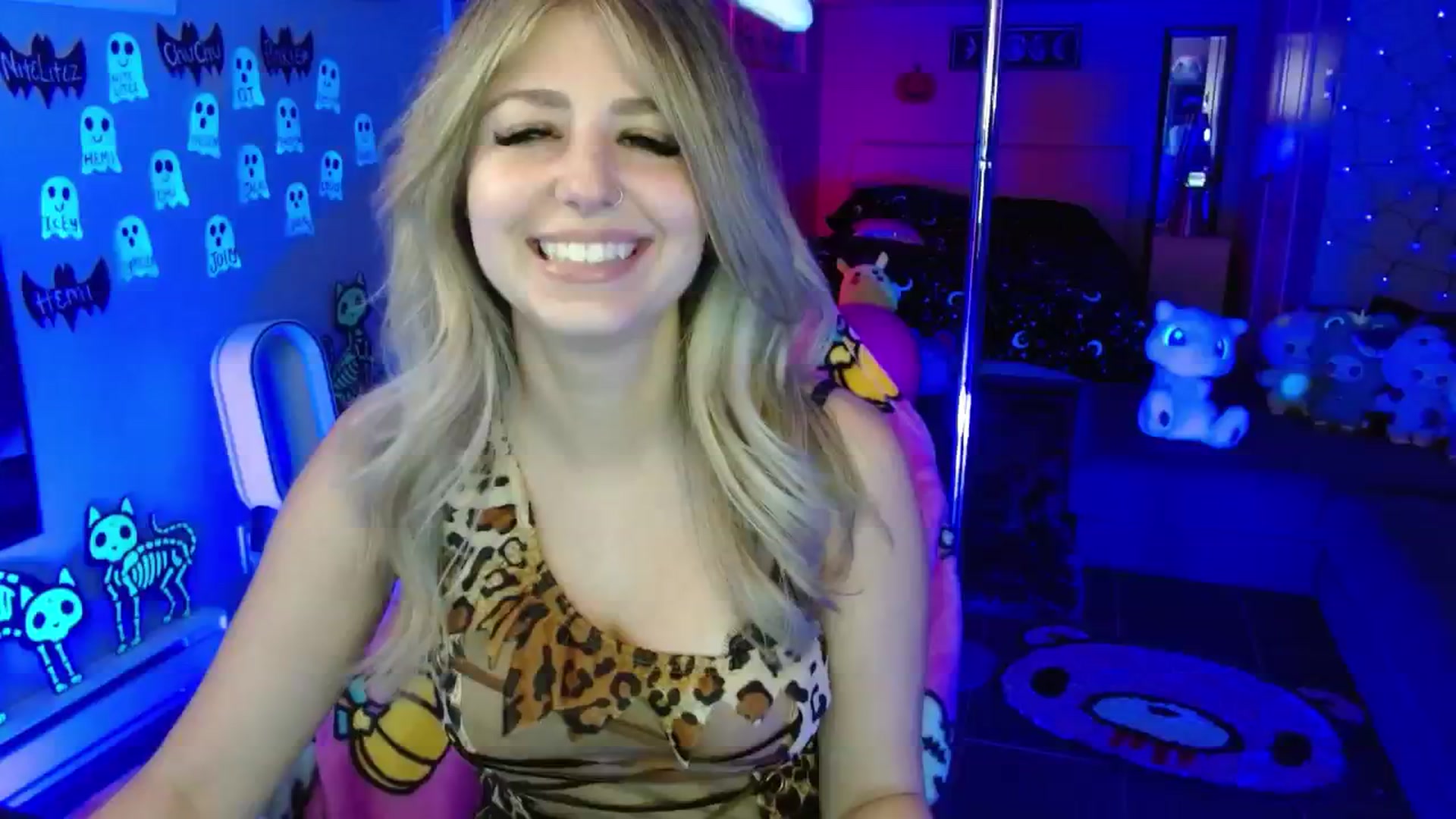 Gallery image thumbnail from Serafina's myfreecams stream on, 10/09/2025, 03:50 image 8 of 20