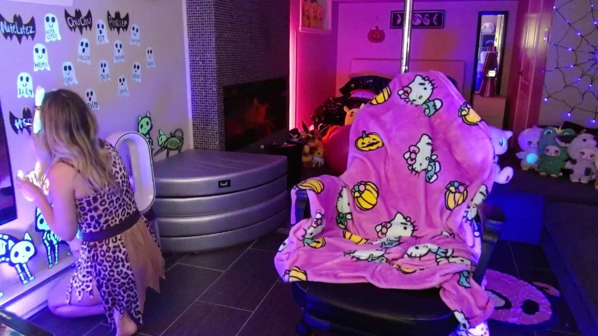 Gallery image thumbnail from Serafina's myfreecams stream on, 10/09/2025, 03:50 image 16 of 20