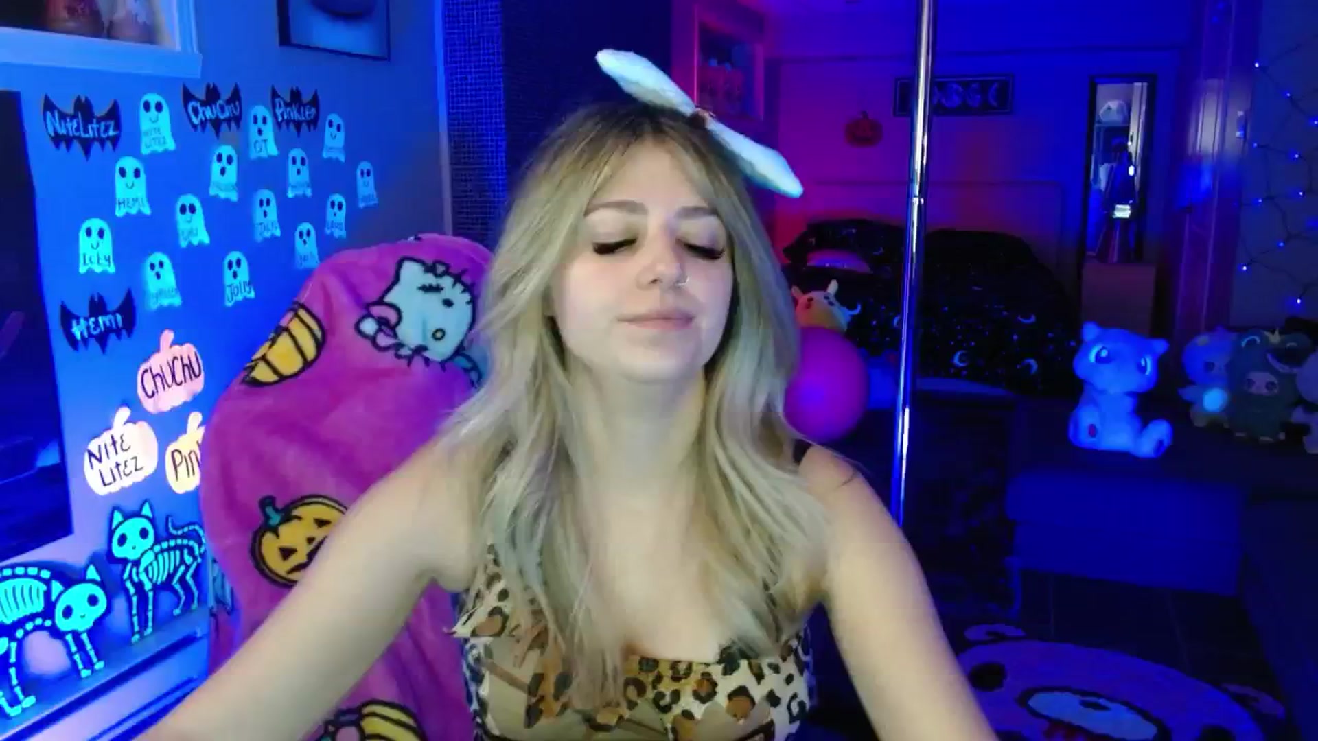 Gallery image thumbnail from Serafina's myfreecams stream on, 10/09/2025, 03:50 image 19 of 20